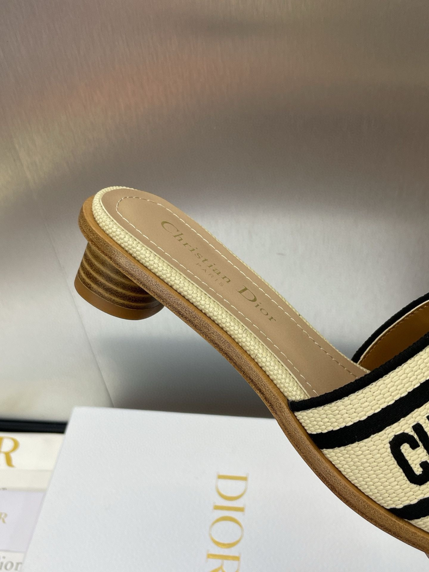 ua D*or dway heeled slide