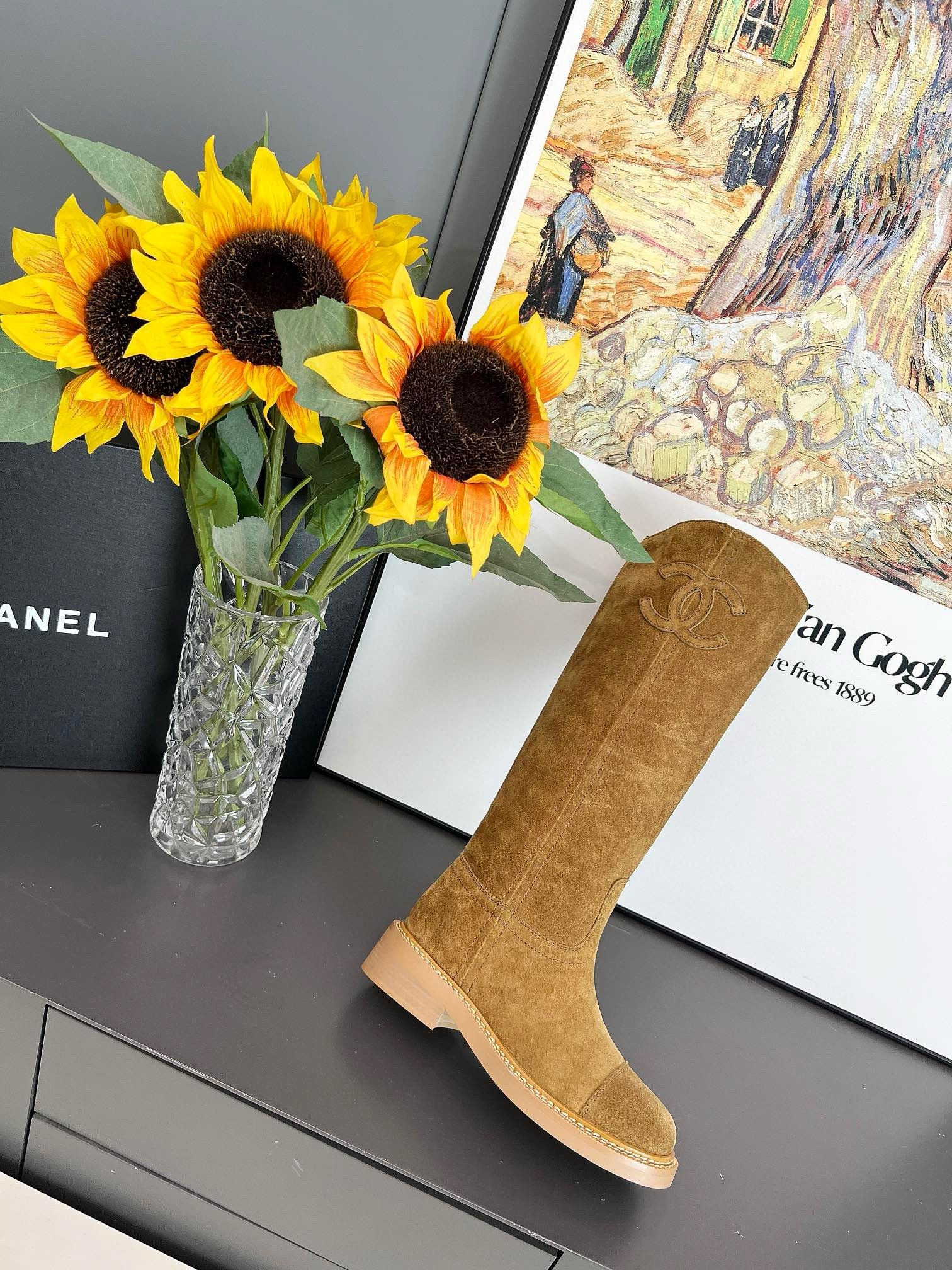 ua Ch*el boots