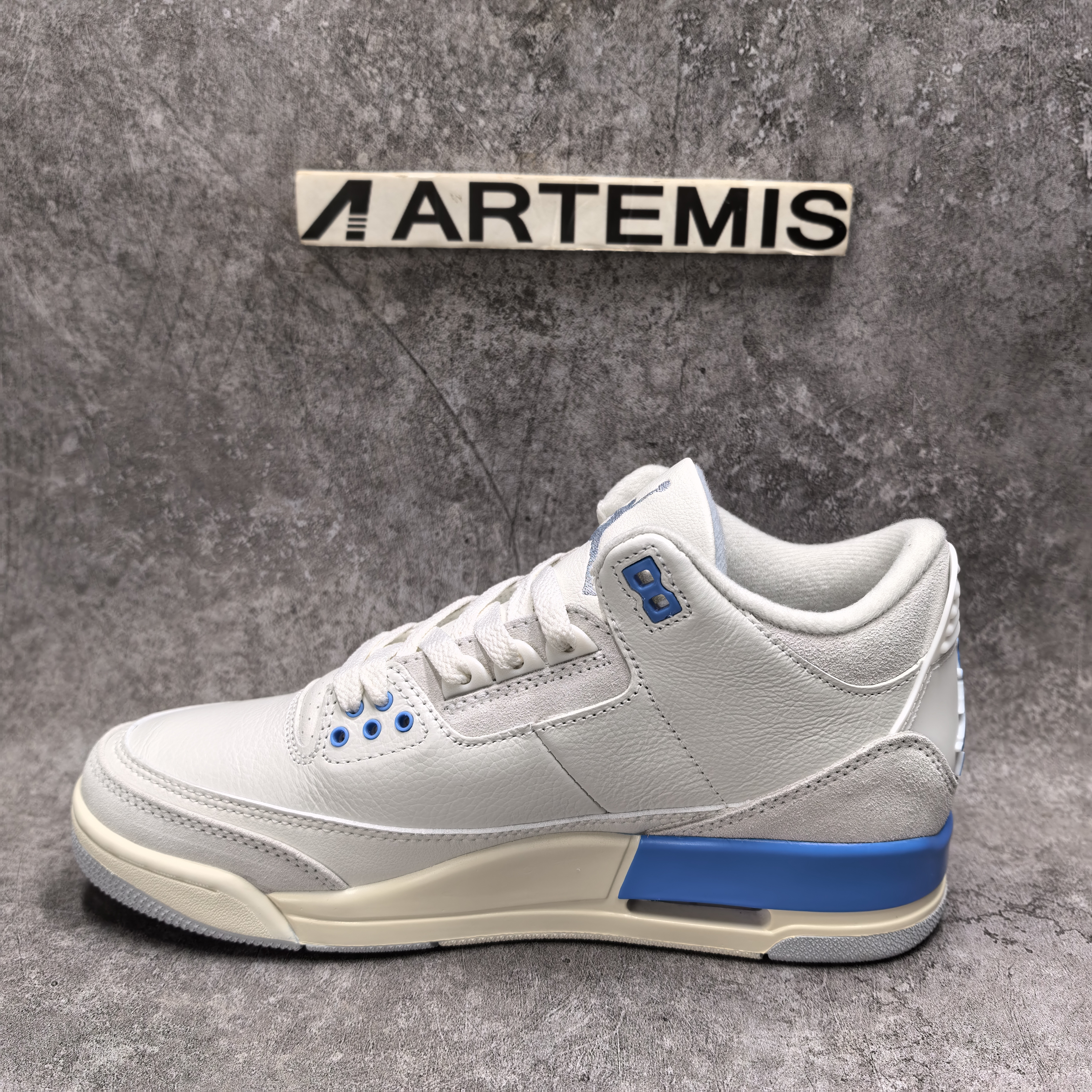UA Jordan 3 Retro