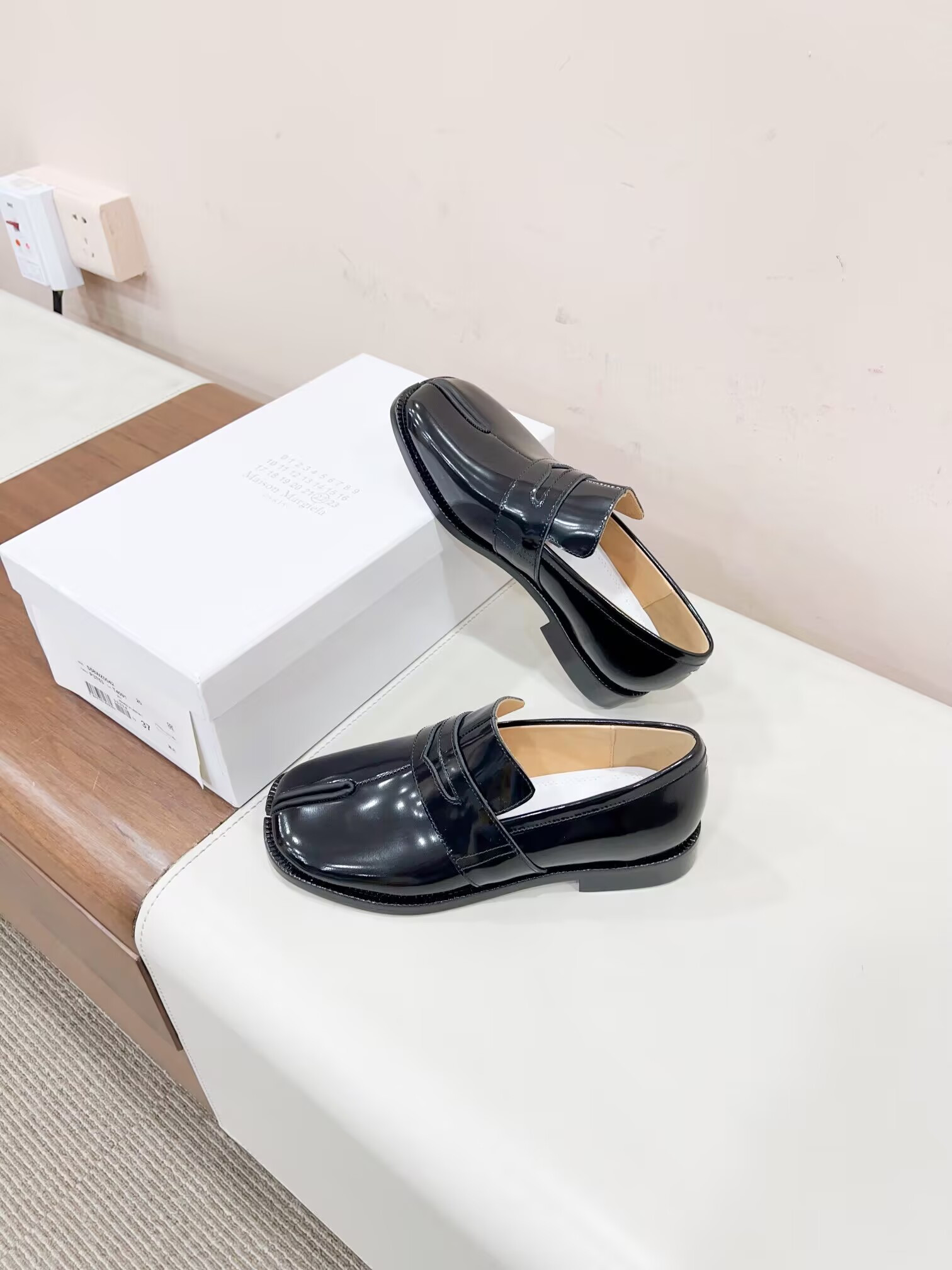 ua ma*s*n Ma*i*la tabi loafers