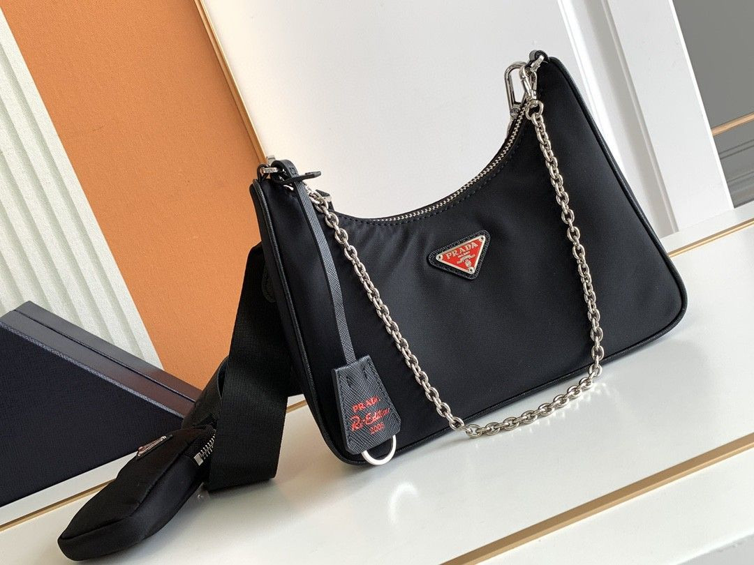 Pra*a re-edition 2005 re-nylon bag black red