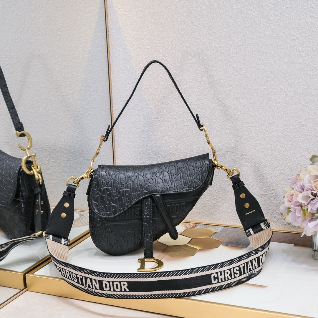 D*or saddle bag with strap black oblique embossed calfskin 25.5x20x6.5cm