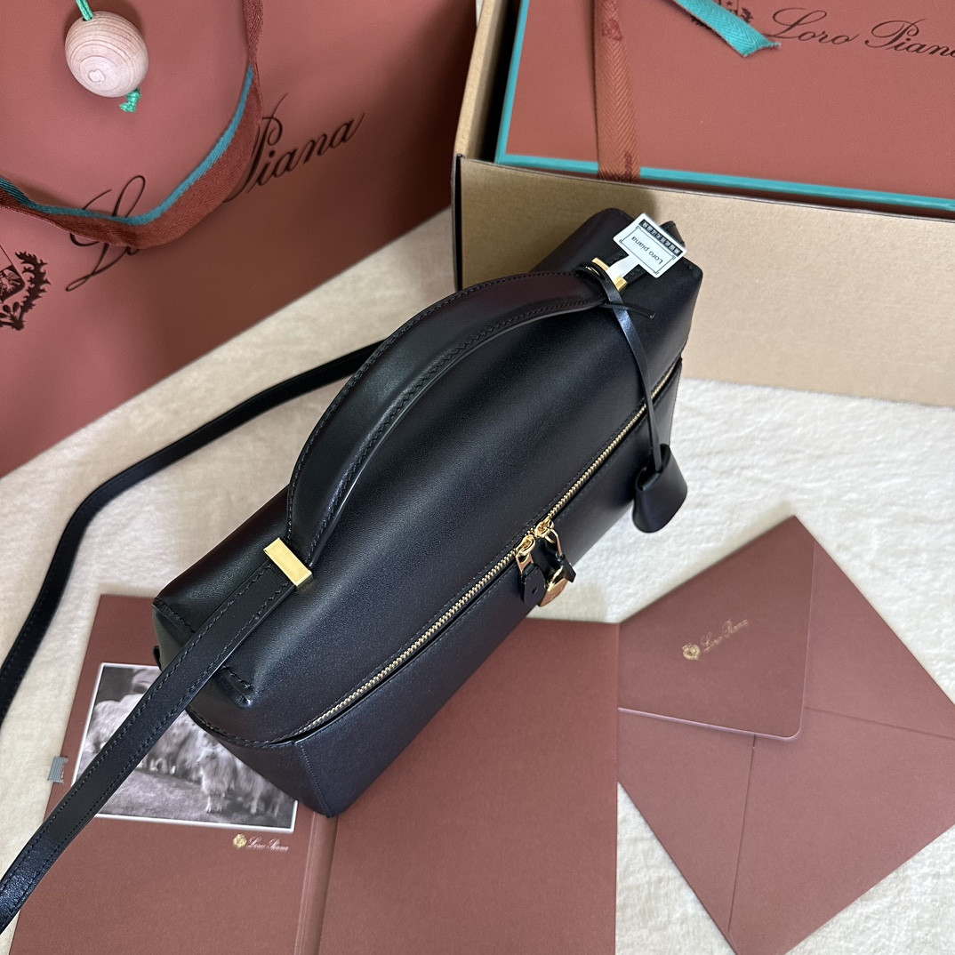 L**o p*ana extra pocket l27 ostrich leather 16 x 27 x 10 cm