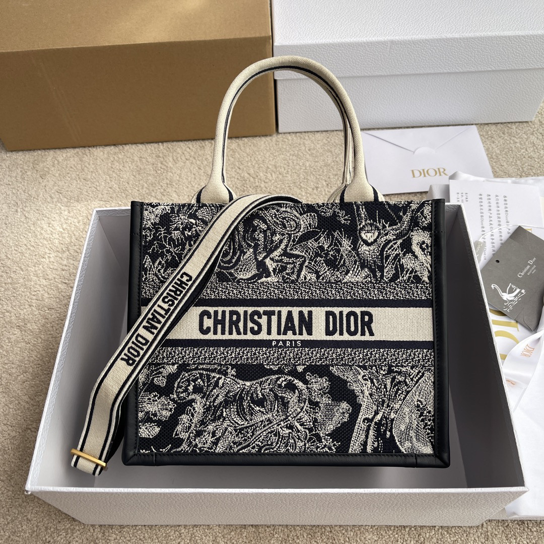 D*or book tote reverse 26.5×21×14cm