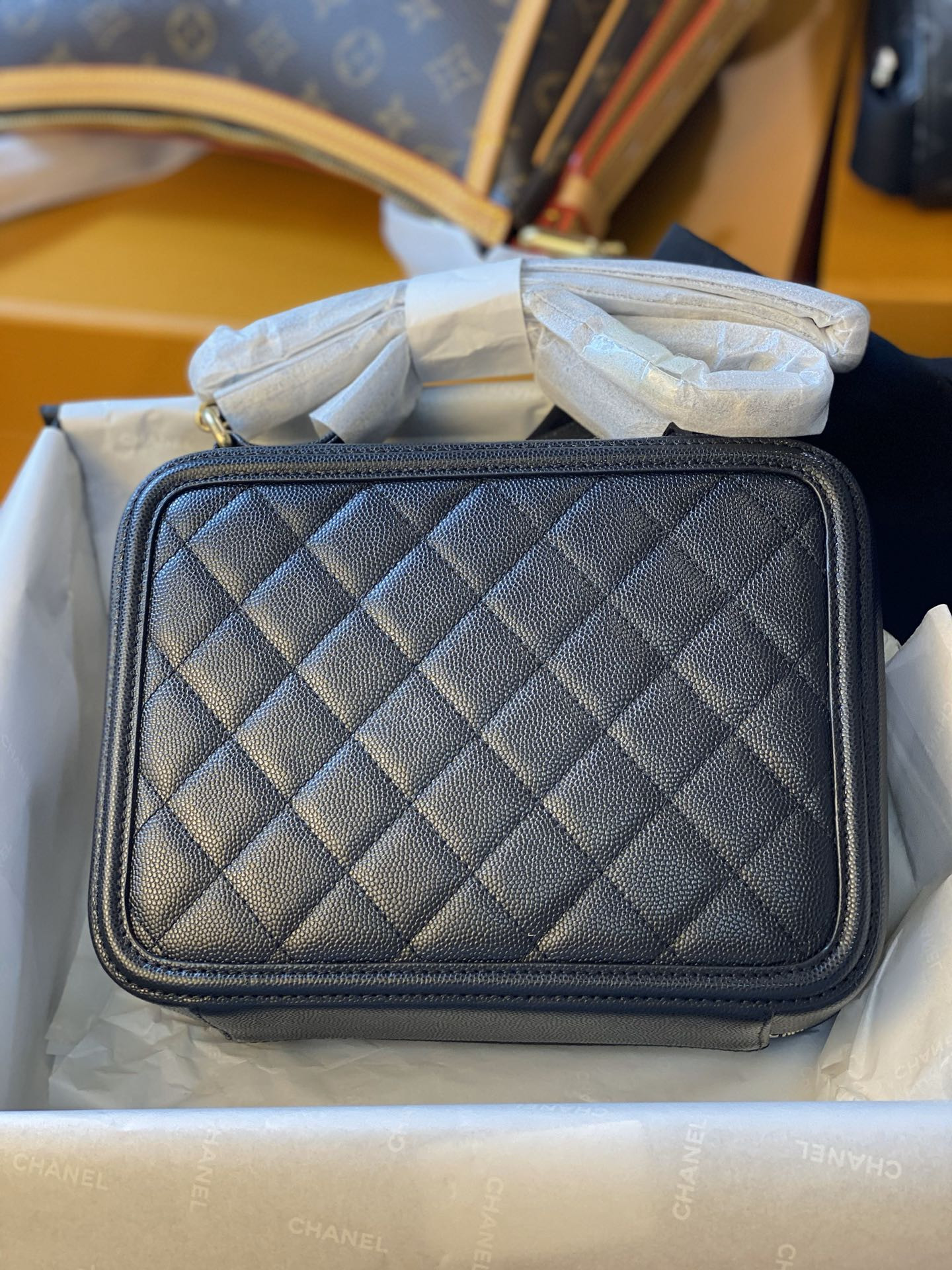 Ch*el vanity case   17x7x13cm