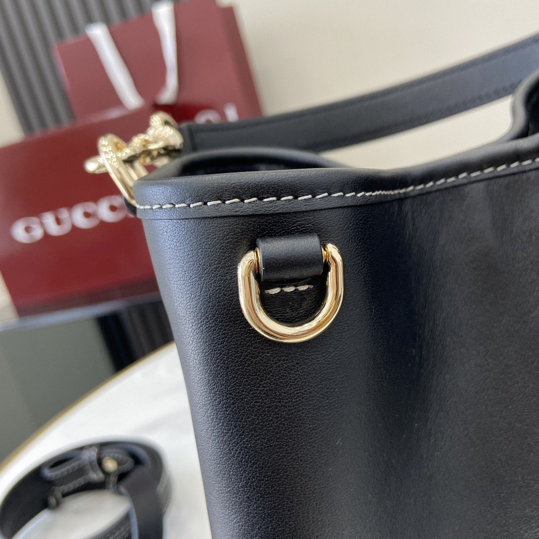 G*u*i mini emblem 19x18x11cm