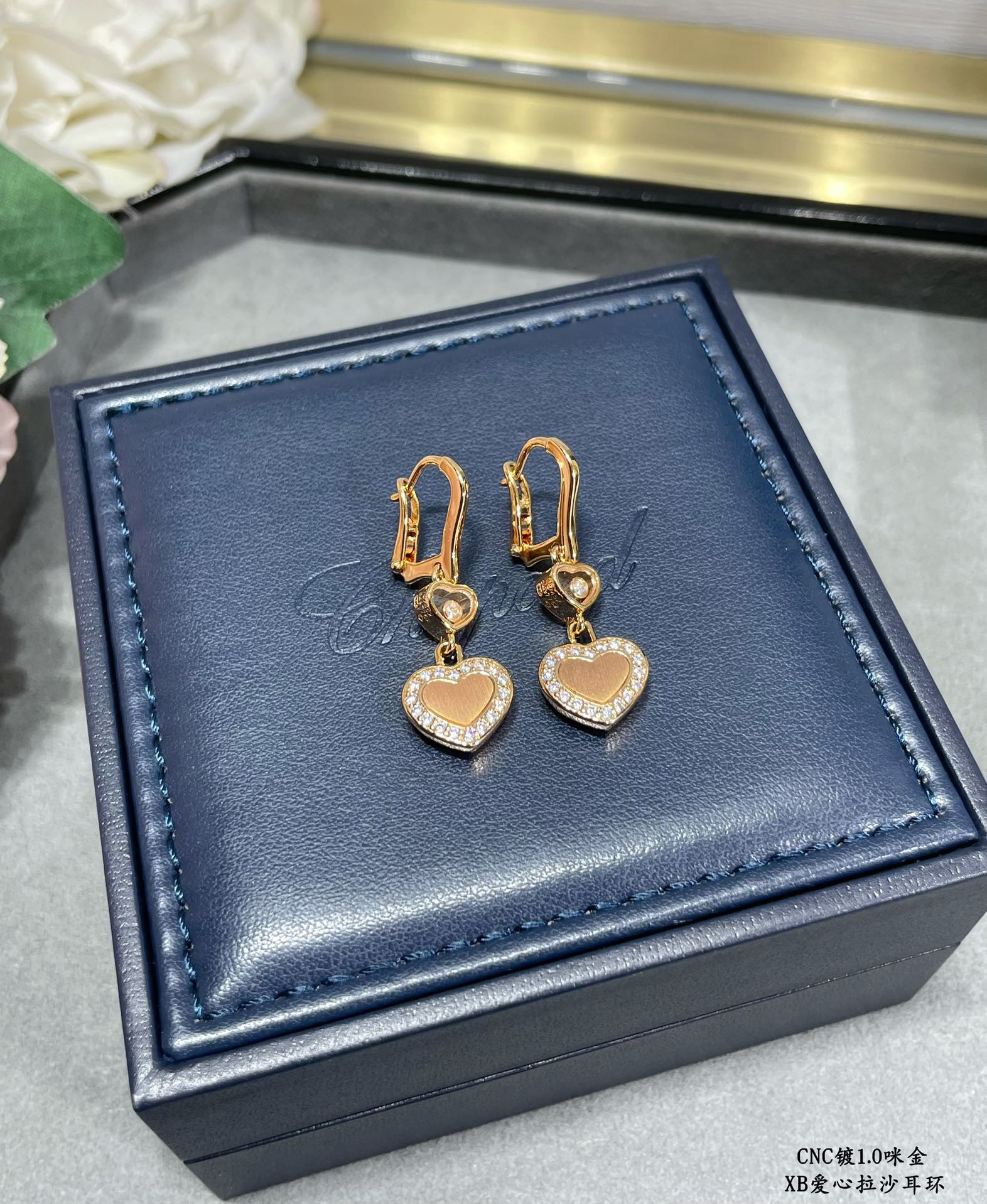 chopard heart-shaped edge Di*m*nd brushed earrings