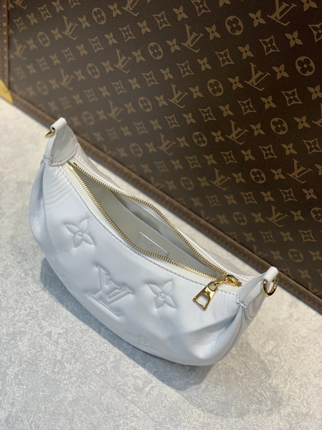 LV OVER THE MOON M59959
