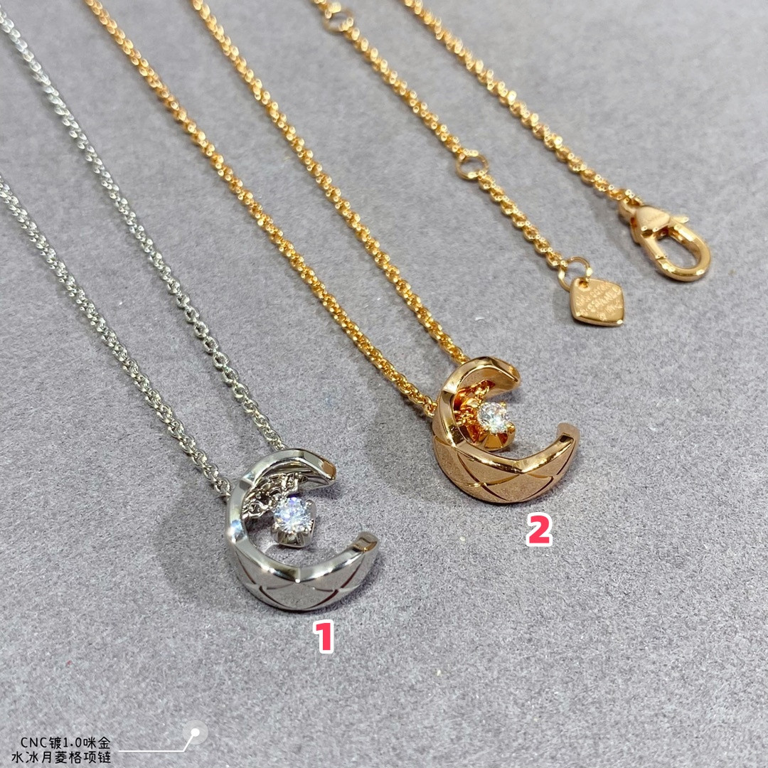 ch*el carved Di*m*nd-shaped sailor moon necklace