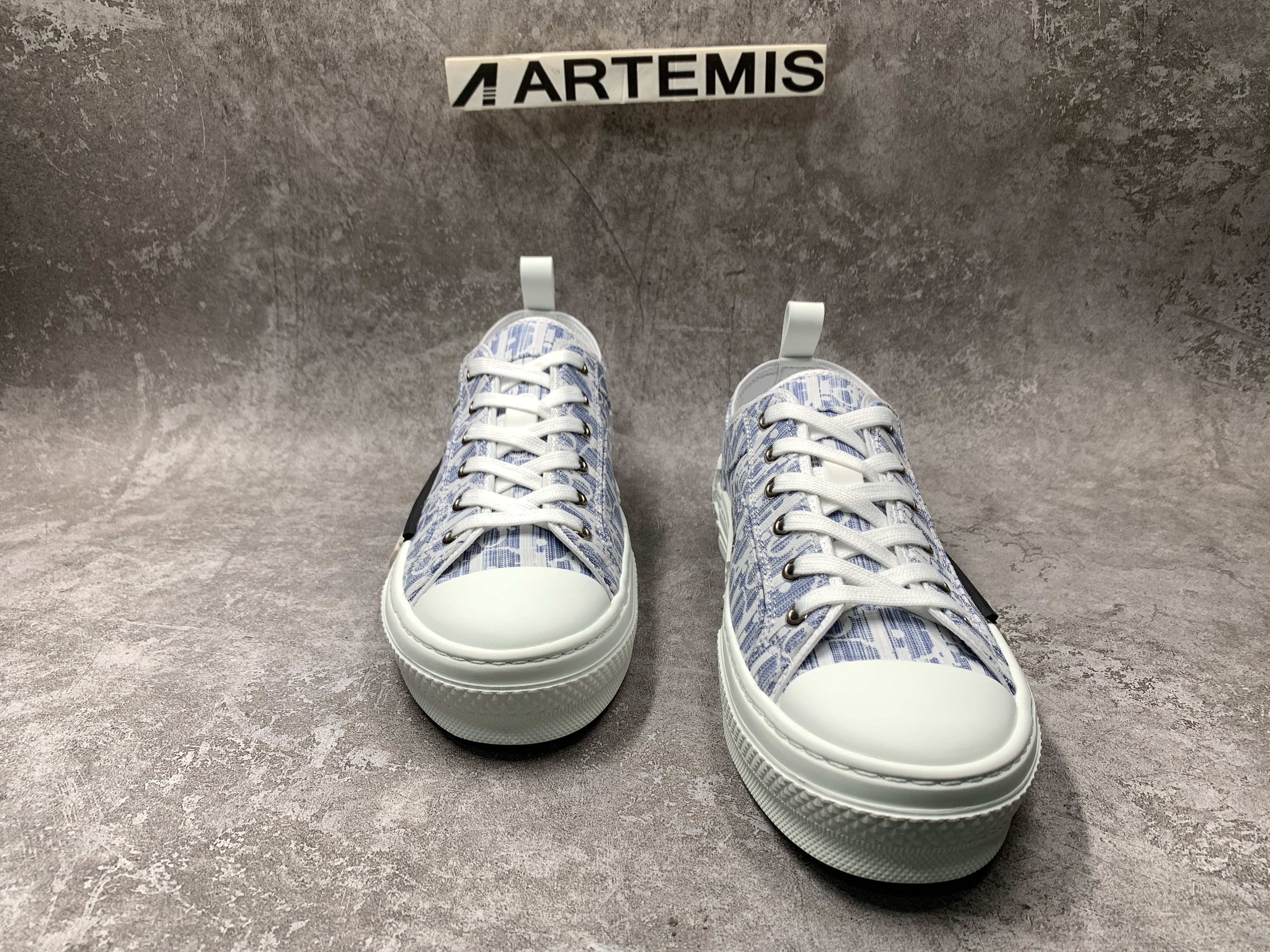 D*or b23 low blue