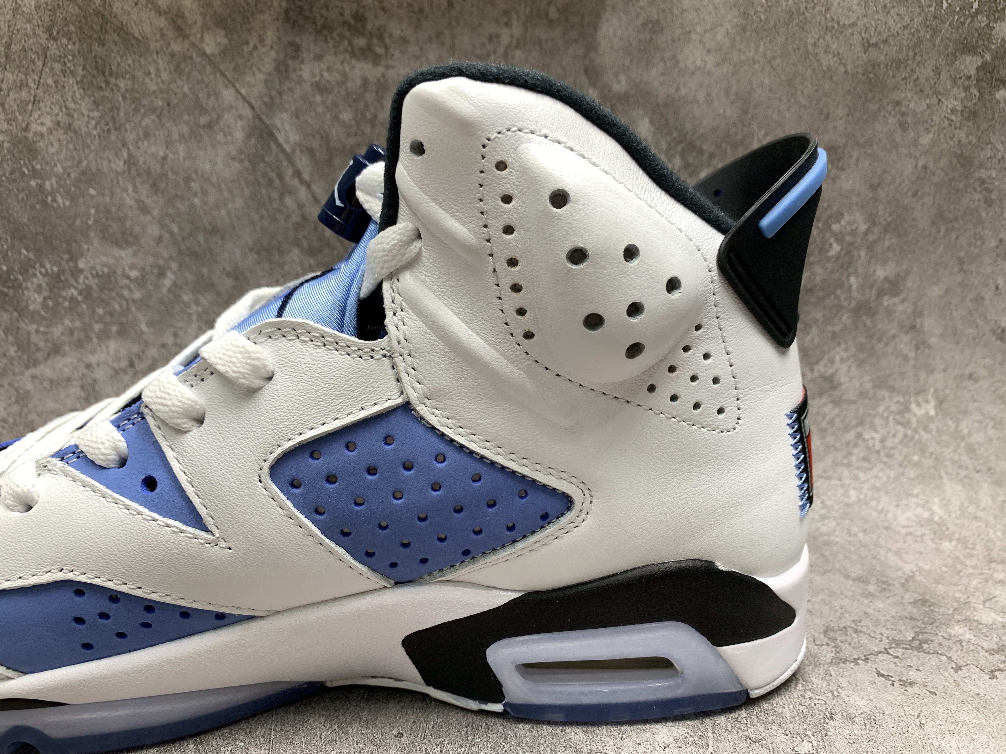 Air Jordan 6 UNC