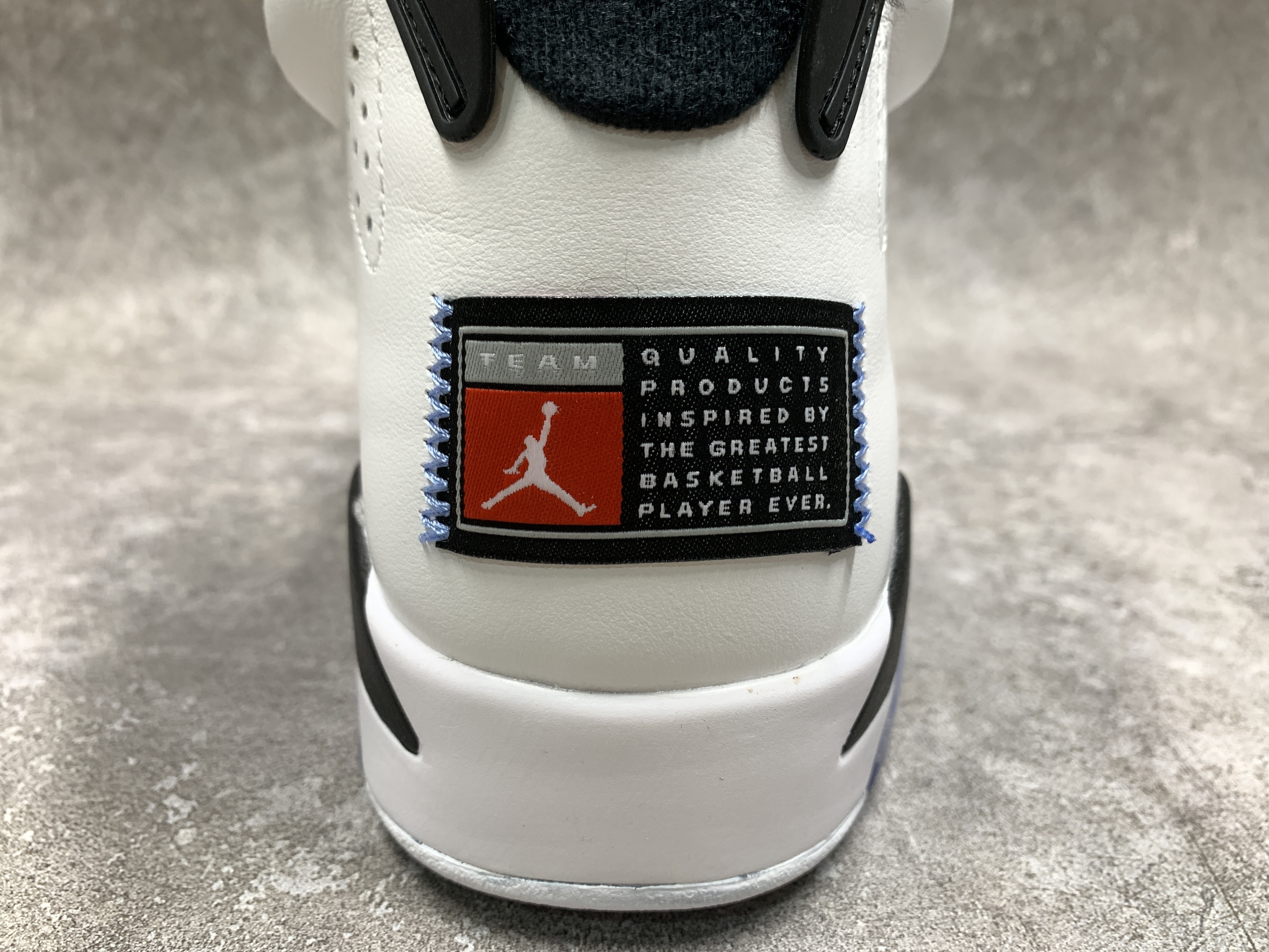 Air Jordan 6 UNC