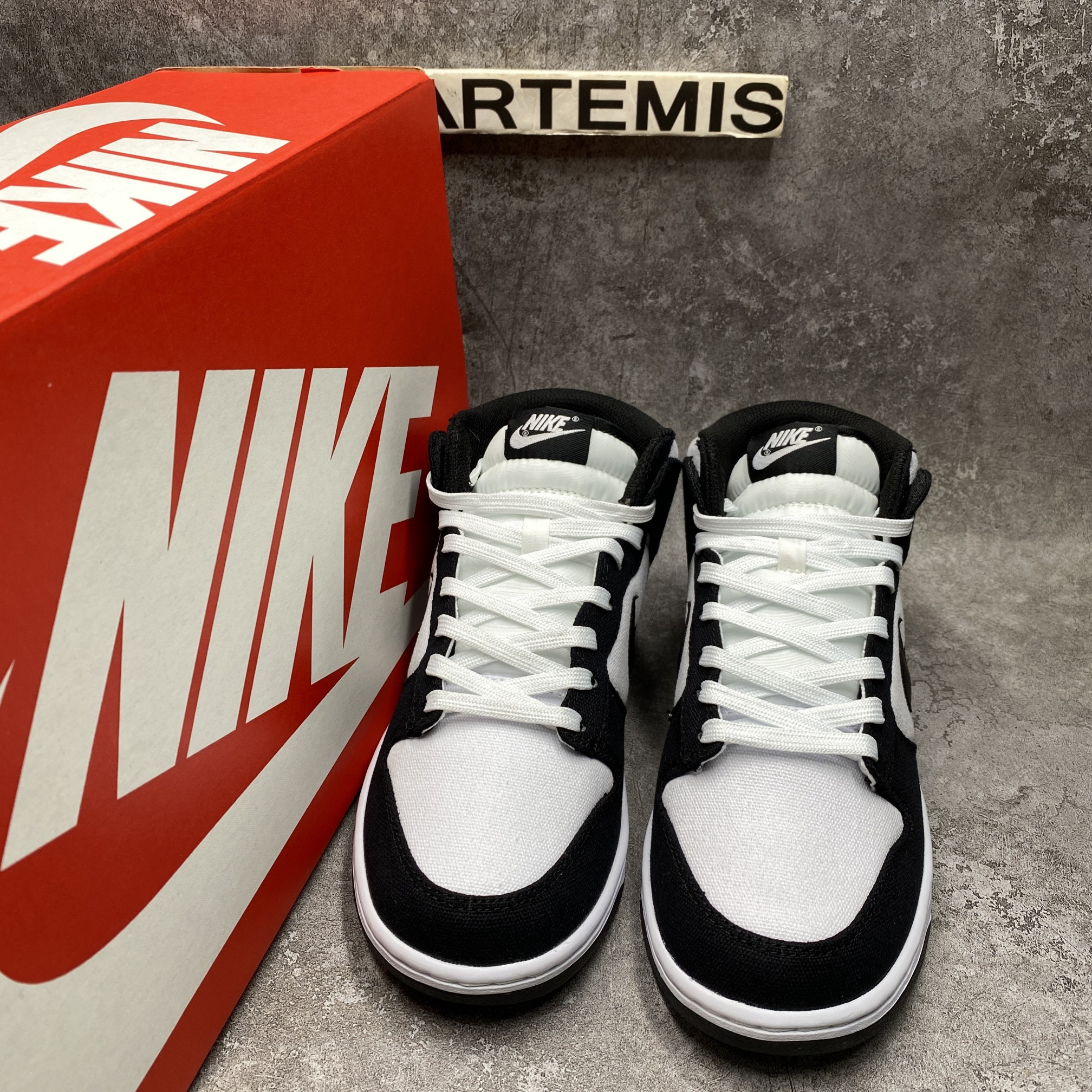 Nike Dunk Mid Panda