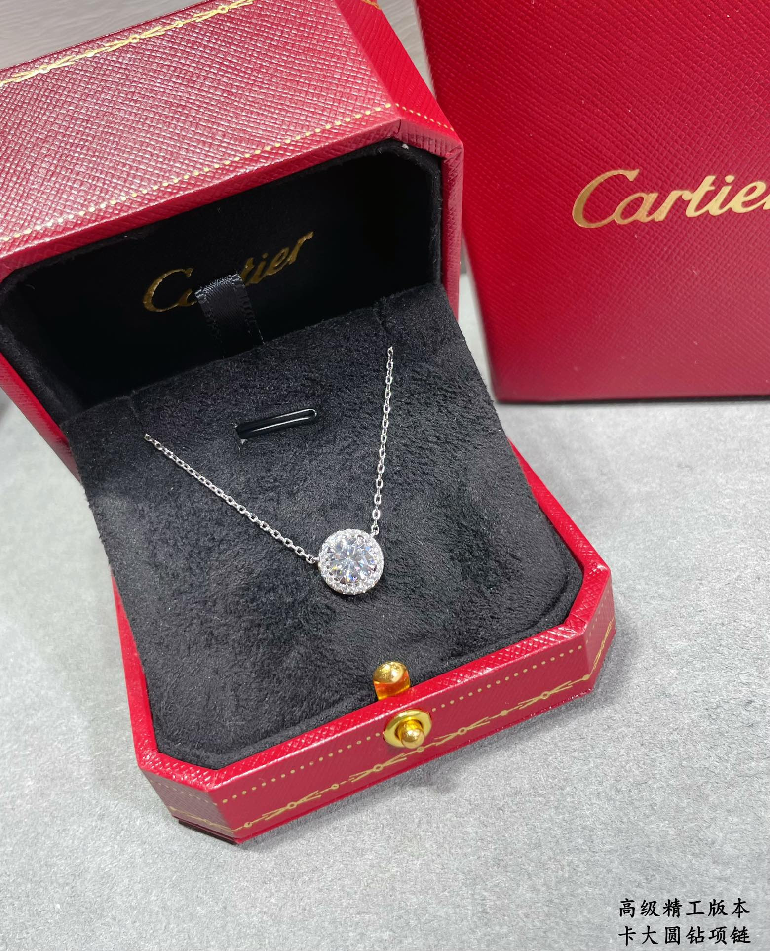 ca*t*er large round Di*m*nd necklace