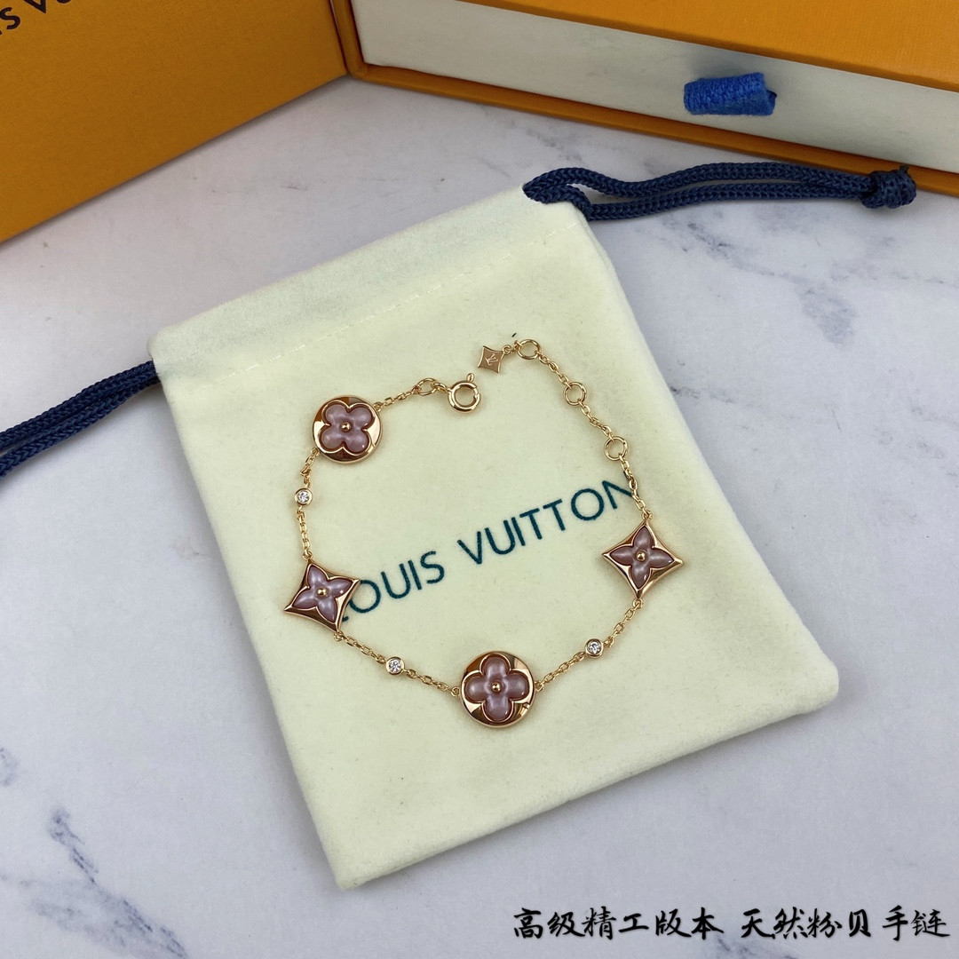 l0*is V*t0n four-flower natural pink shell bracelet