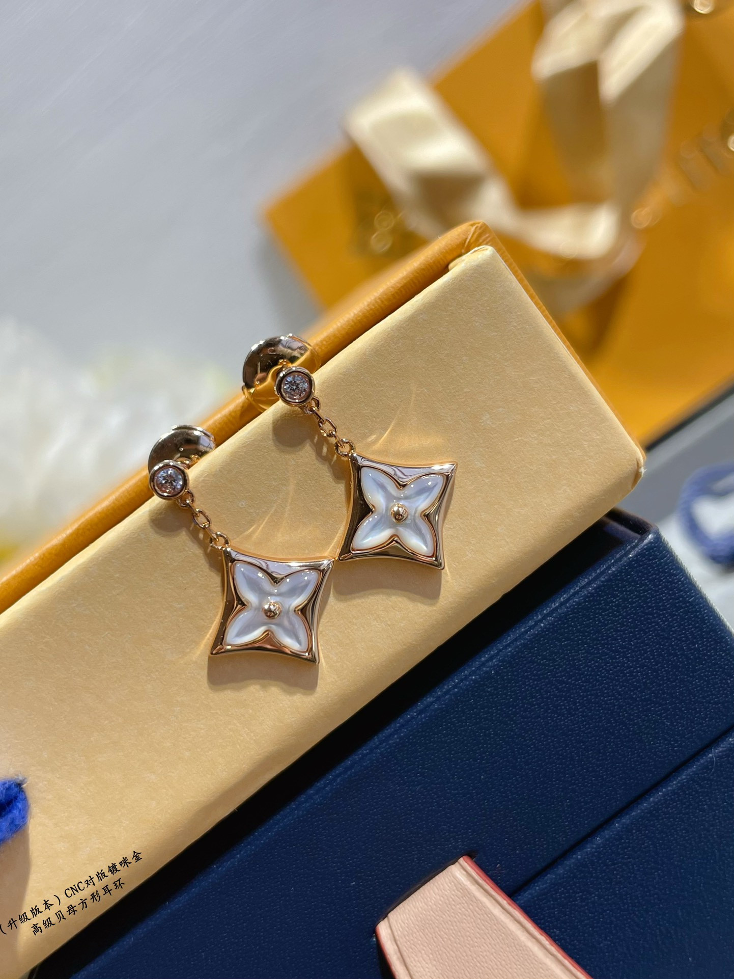 l0*is V*t0n mother-of-pearl square earrings