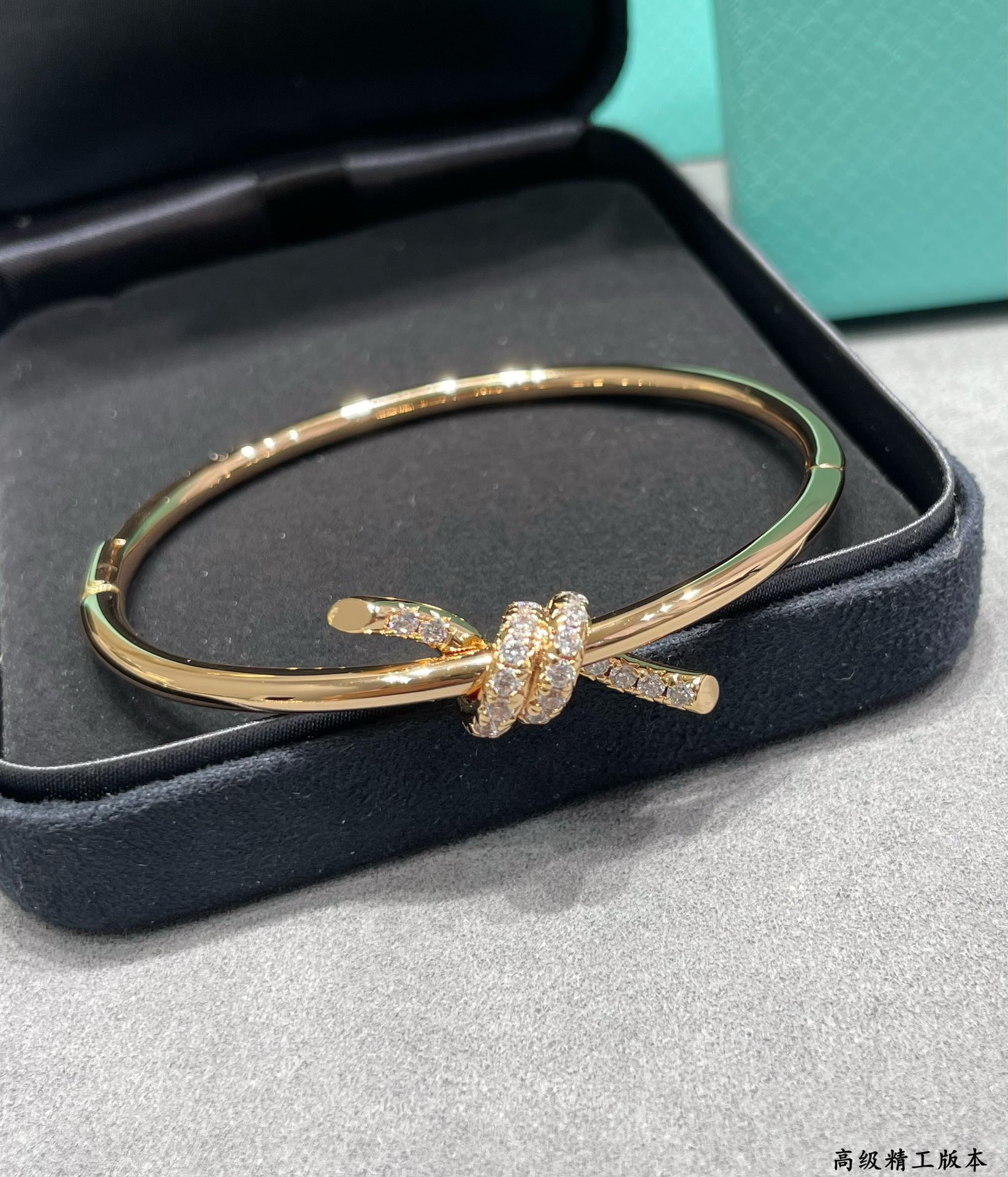 t*f*ny & co. knot Di*m*nd half circle bracelet