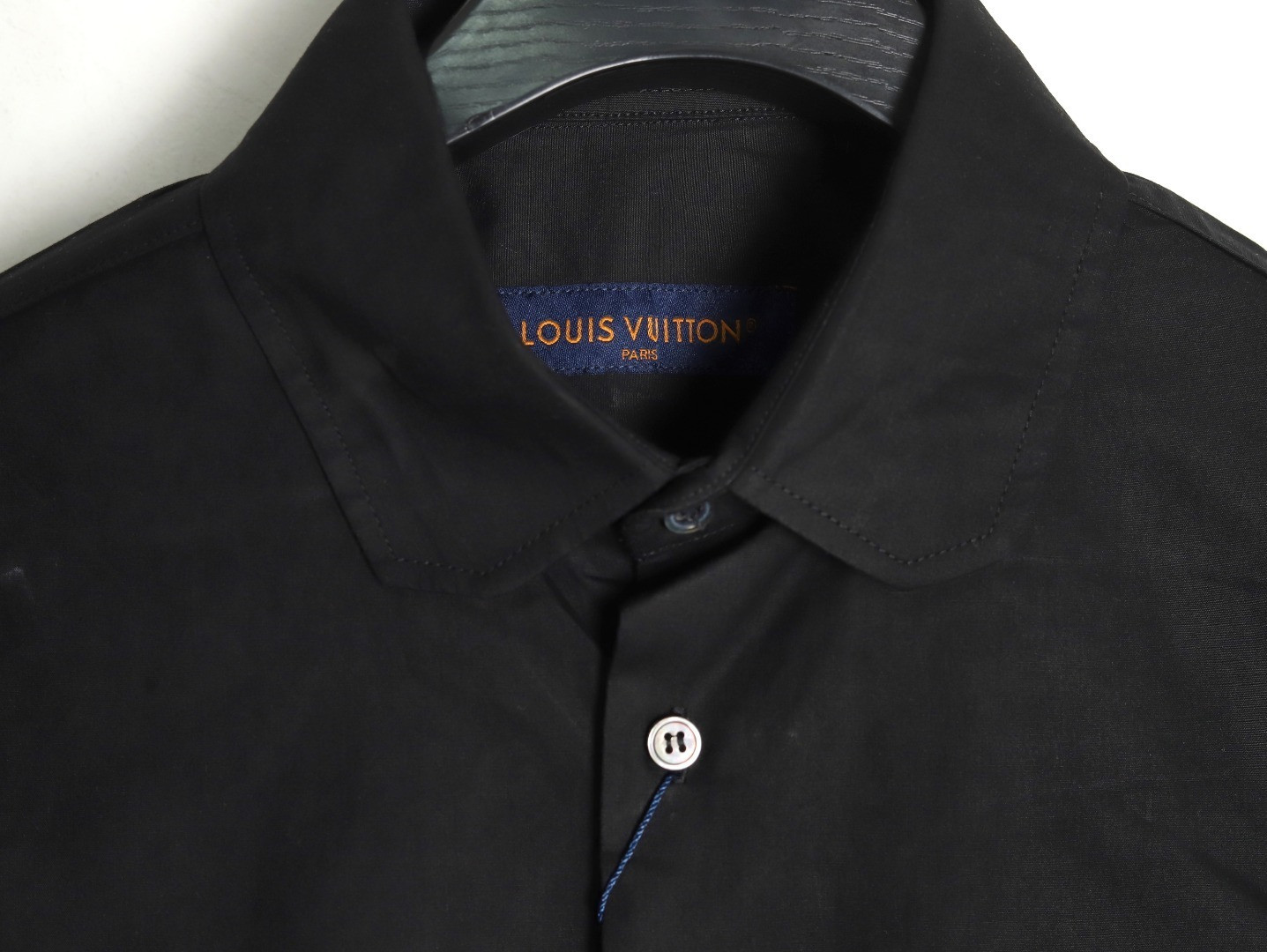 l0*is V*t0n lv long-sleeved shirts