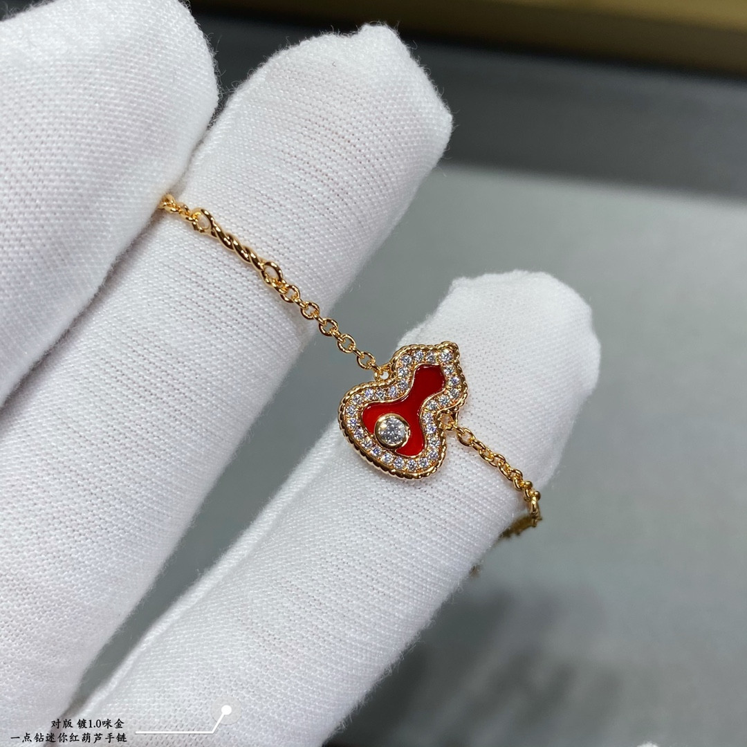 qeelin mini Di*m*nd red gourd bracelet