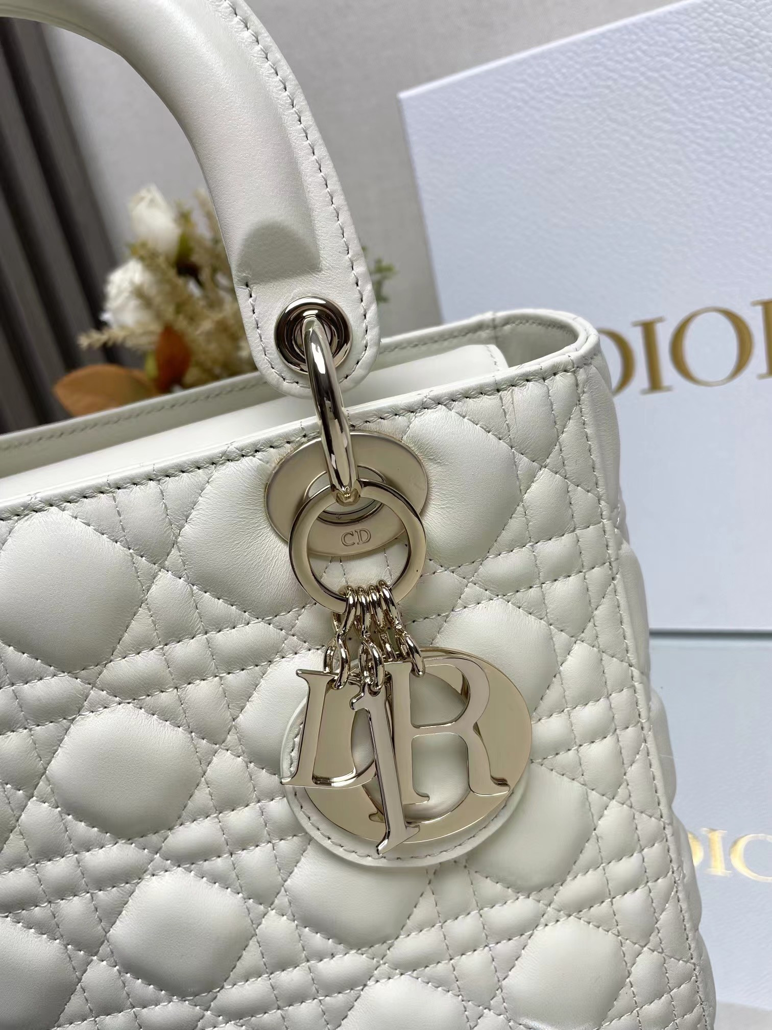 medium lady D*or bag 24 x 20 x 12 cm
