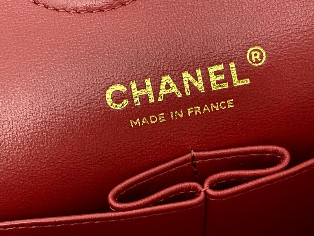 Ch*el classic handbag in grained litchi pattern calfskin & gold-tone metal 15.5 × 25.5 × 6.5 cm