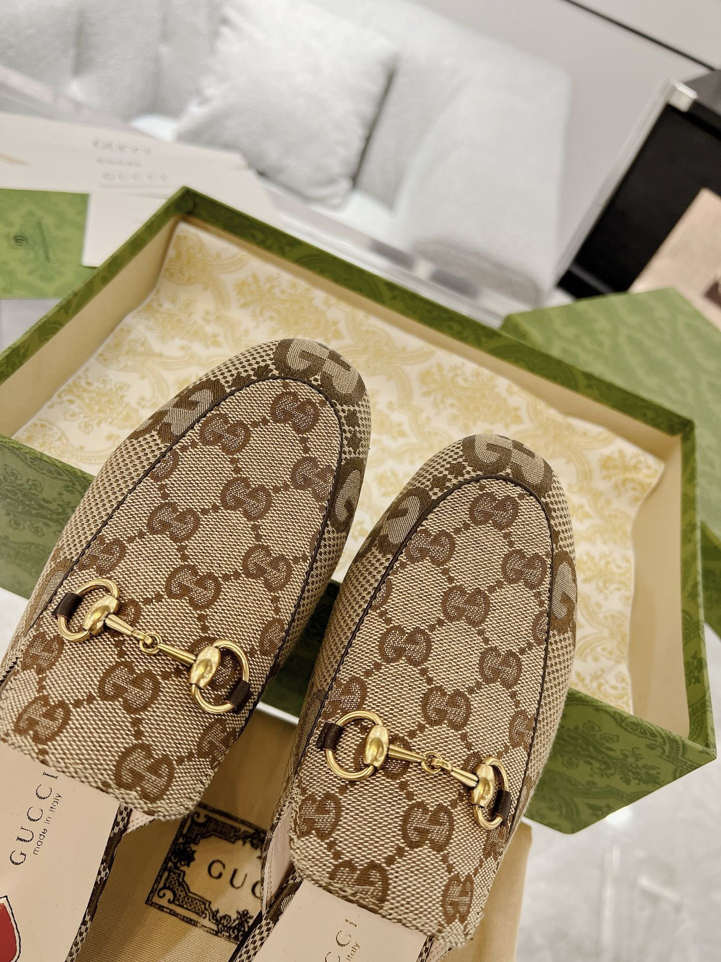 ua G*u*i princetown slipper