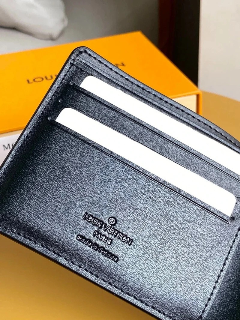 LV MULTIPLE WALLET M69829