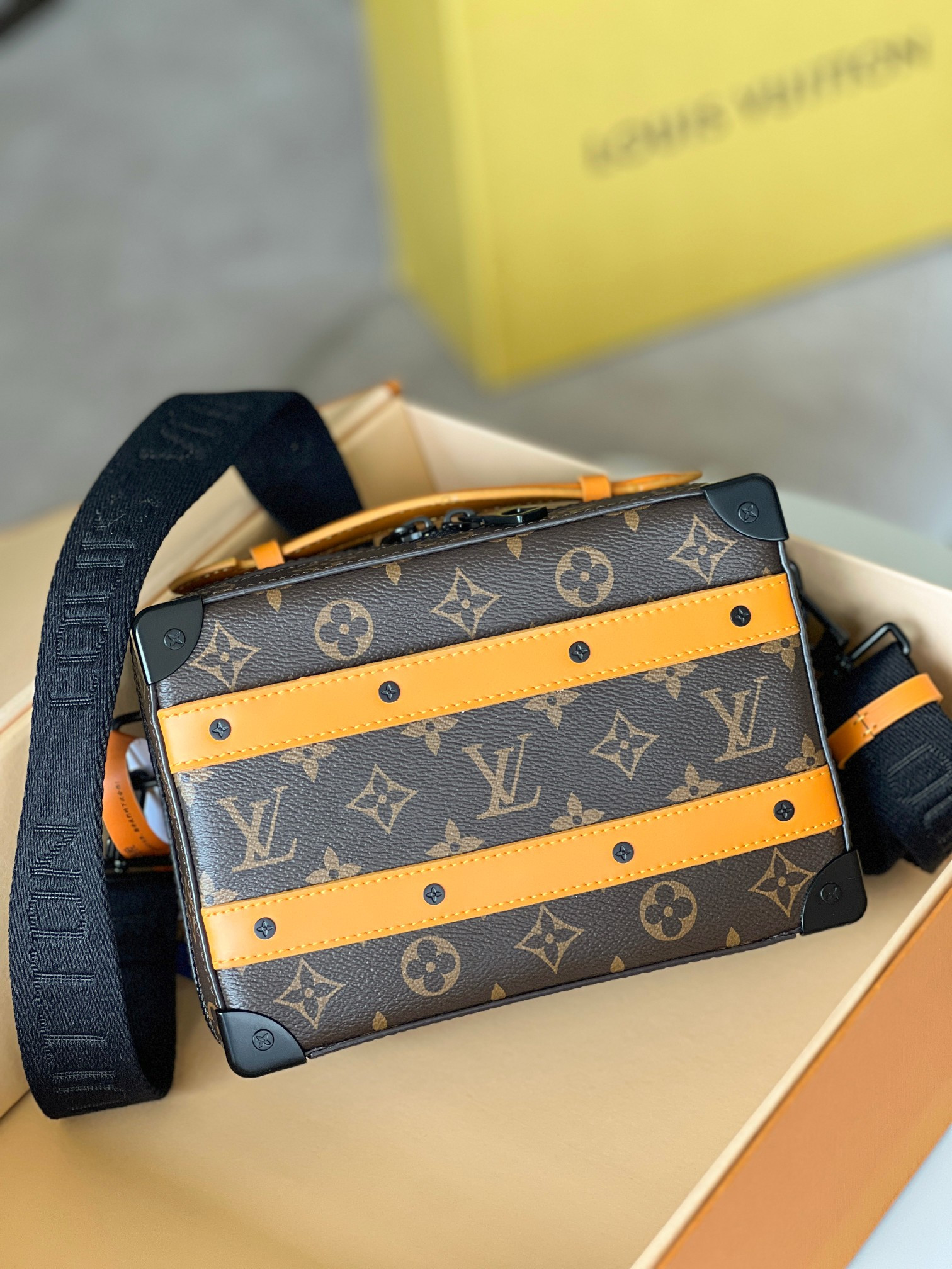 LV  Handle Soft Trunk M46689 21.5x15x7cm