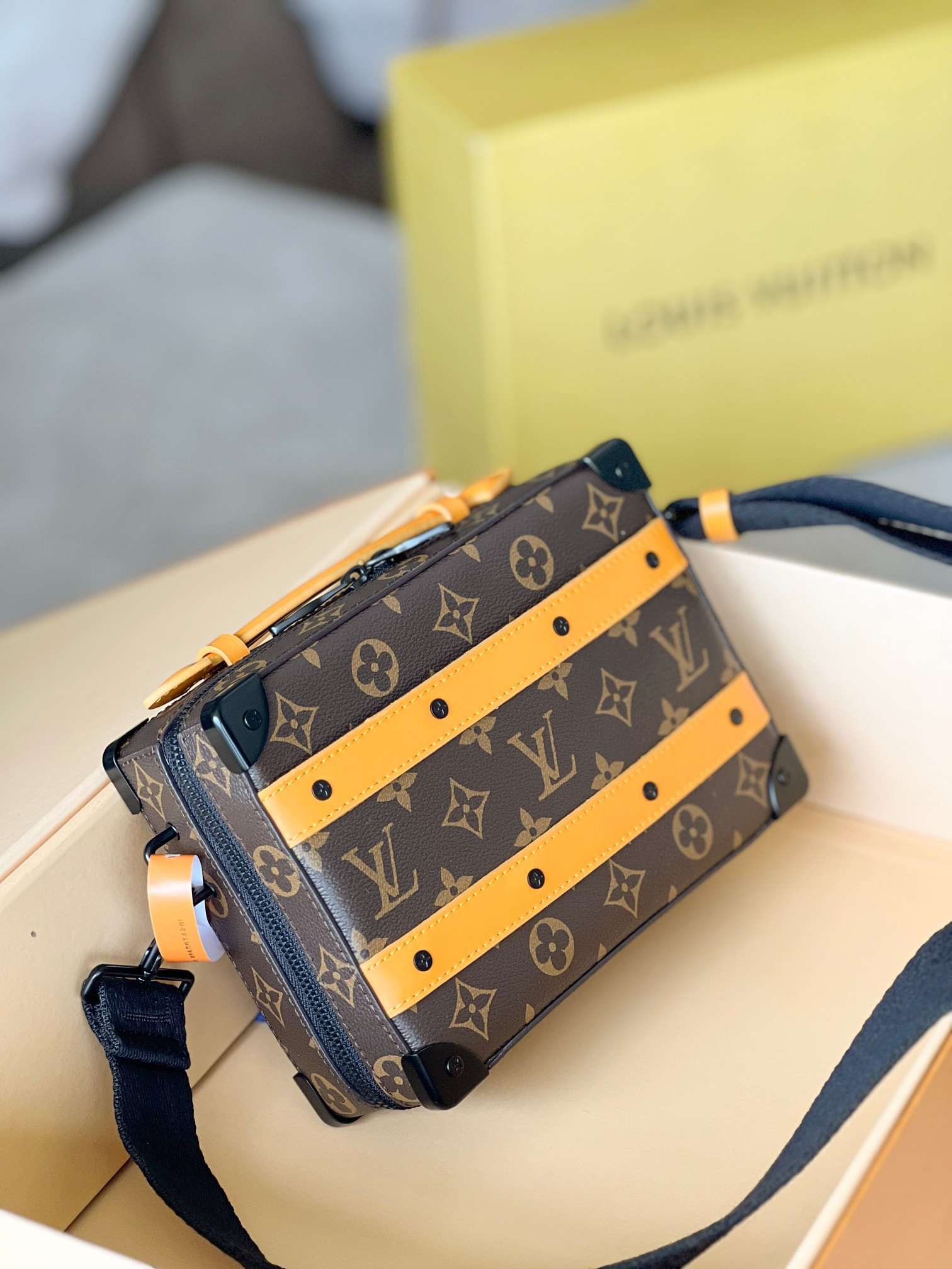 LV  Handle Soft Trunk M46689 21.5x15x7cm