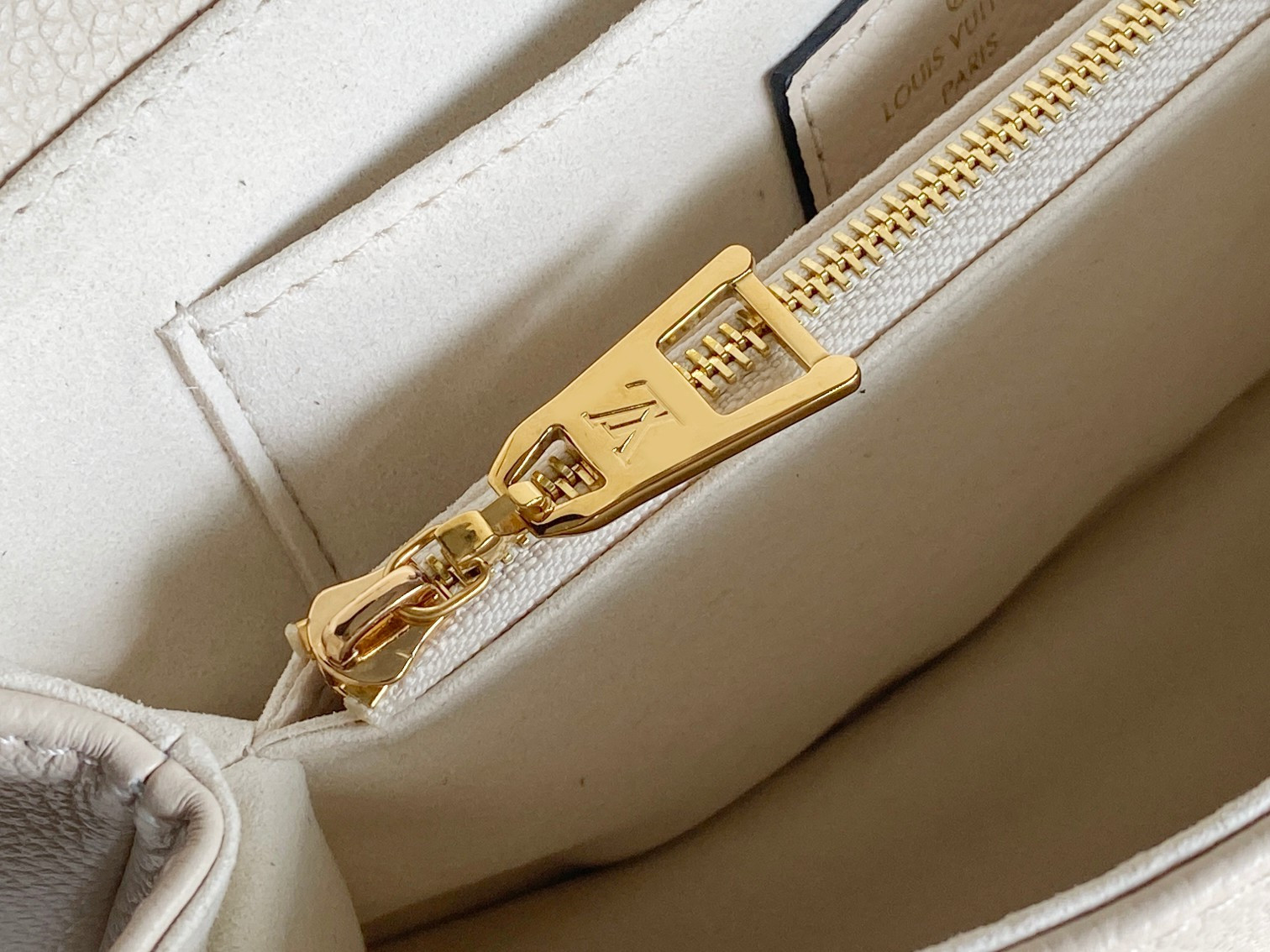 LV MADELEINE BB M46008 9.4 x 6.7 x 3.3 inches