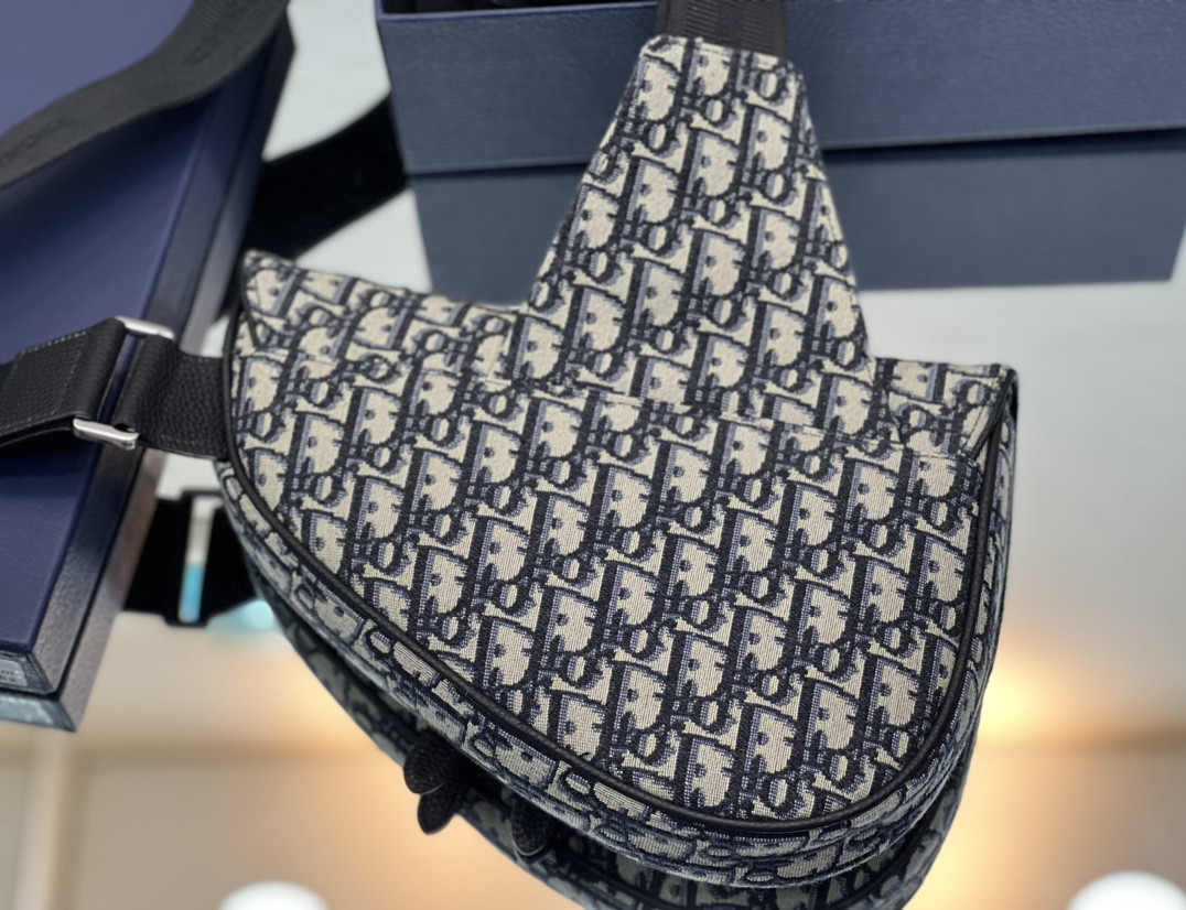 D*or saddle bag beige and black D*or oblique jacquard 26 x 19 x 4.5 cm