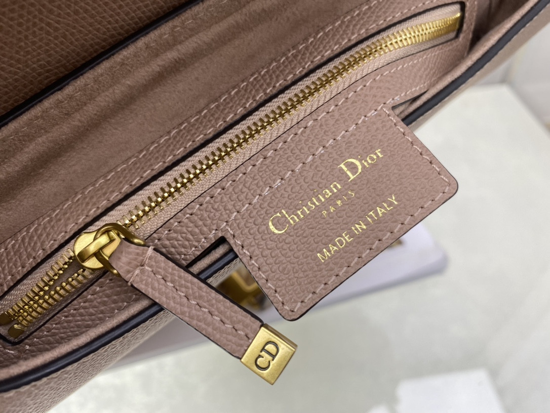 D*or saddle bag warm taupe grained calfskin 25.5x20x6.5cm