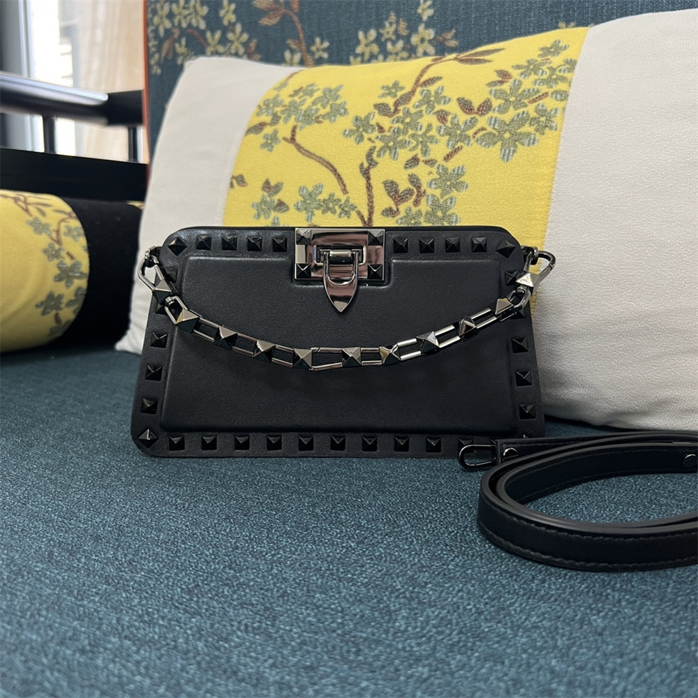 VALENTINO GARAVANI ROCKSTUD23 SMALL SMOOTH CALFSKIN SHOULDER BAG BLACK