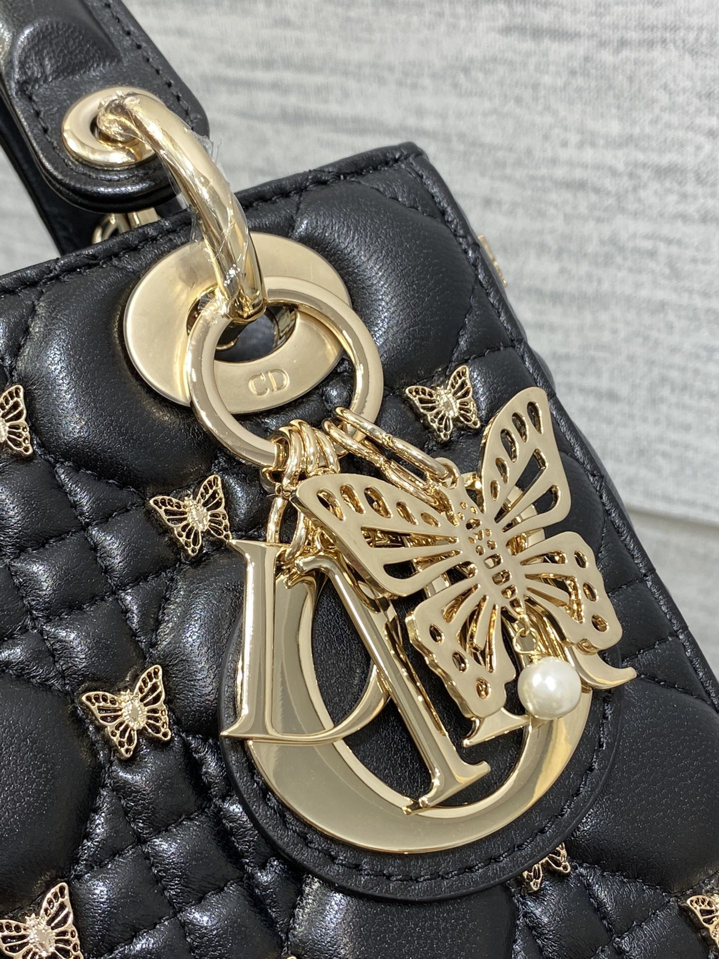 small lady D*or black with butterfly studs
