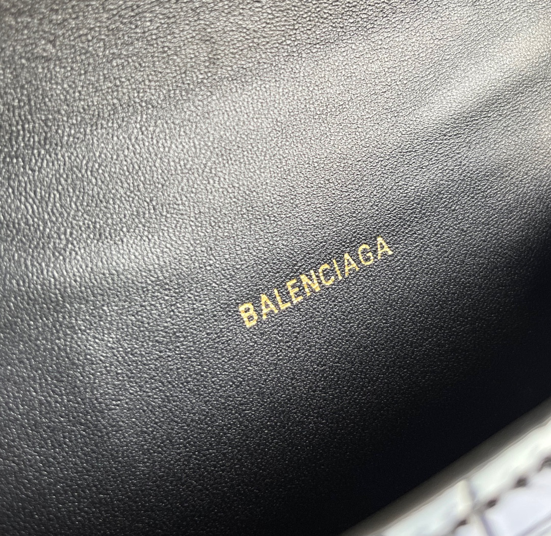 Ba*len*cia*ga women