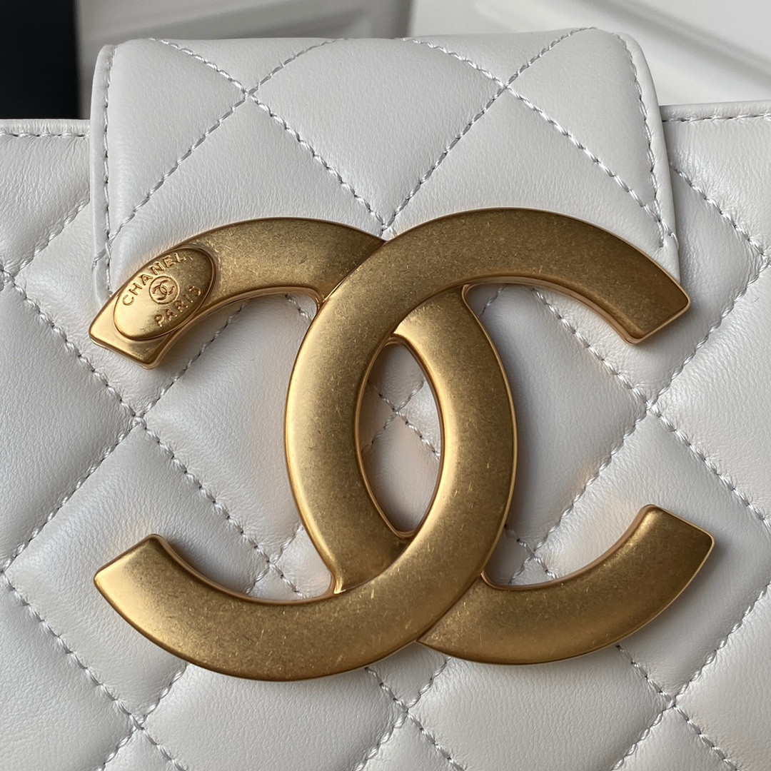 Ch*el baguette bag white 4.5 × 9.4 × 1.8 in