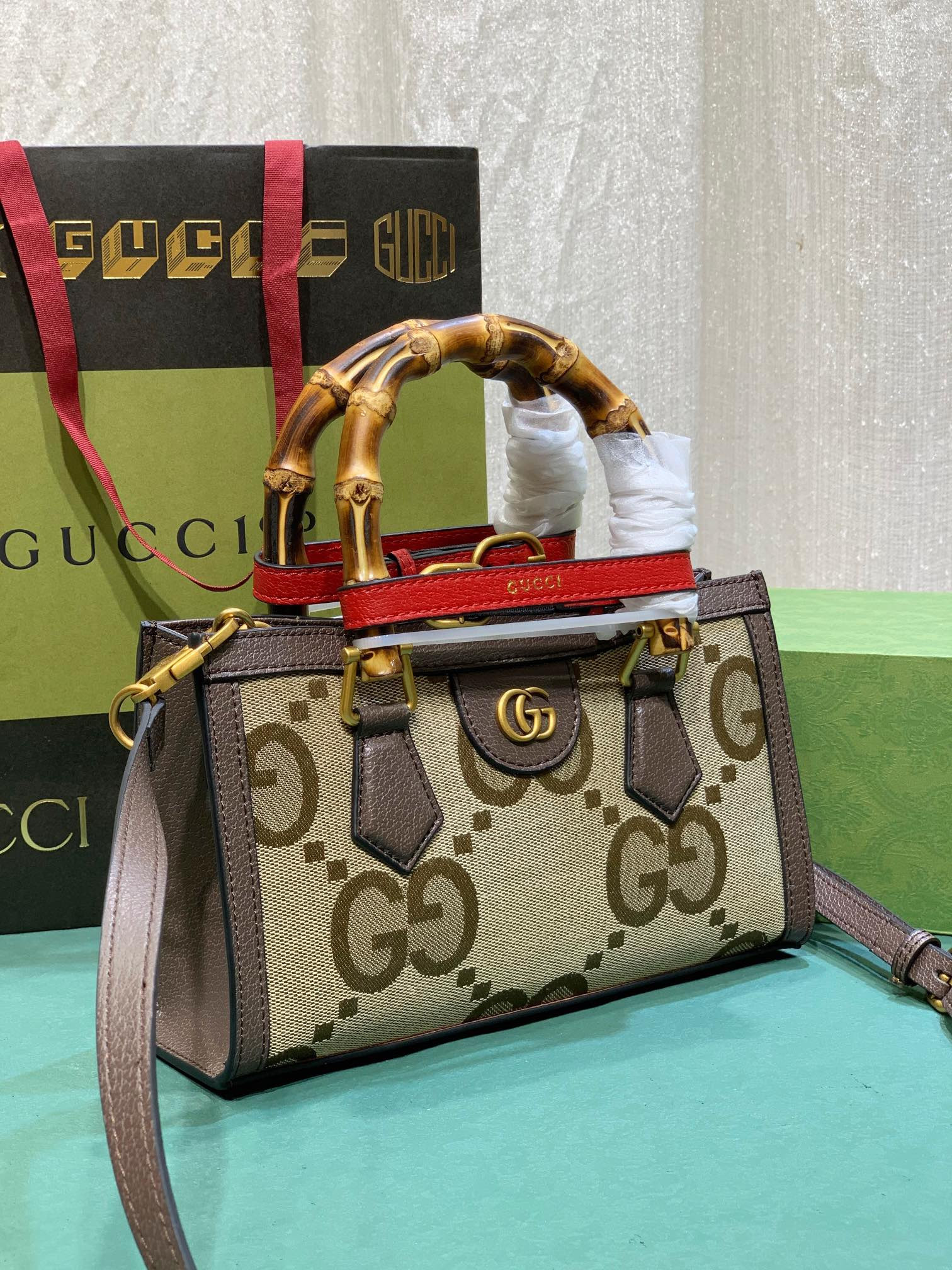 G*u*i diana small shoulder bag 25w x 16h x 9d cm