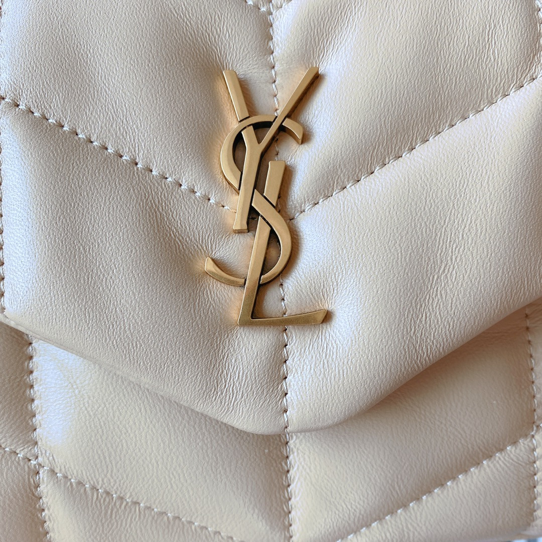 Y*L puffer in leather beige 23 x 15.5 x 5.8 cm