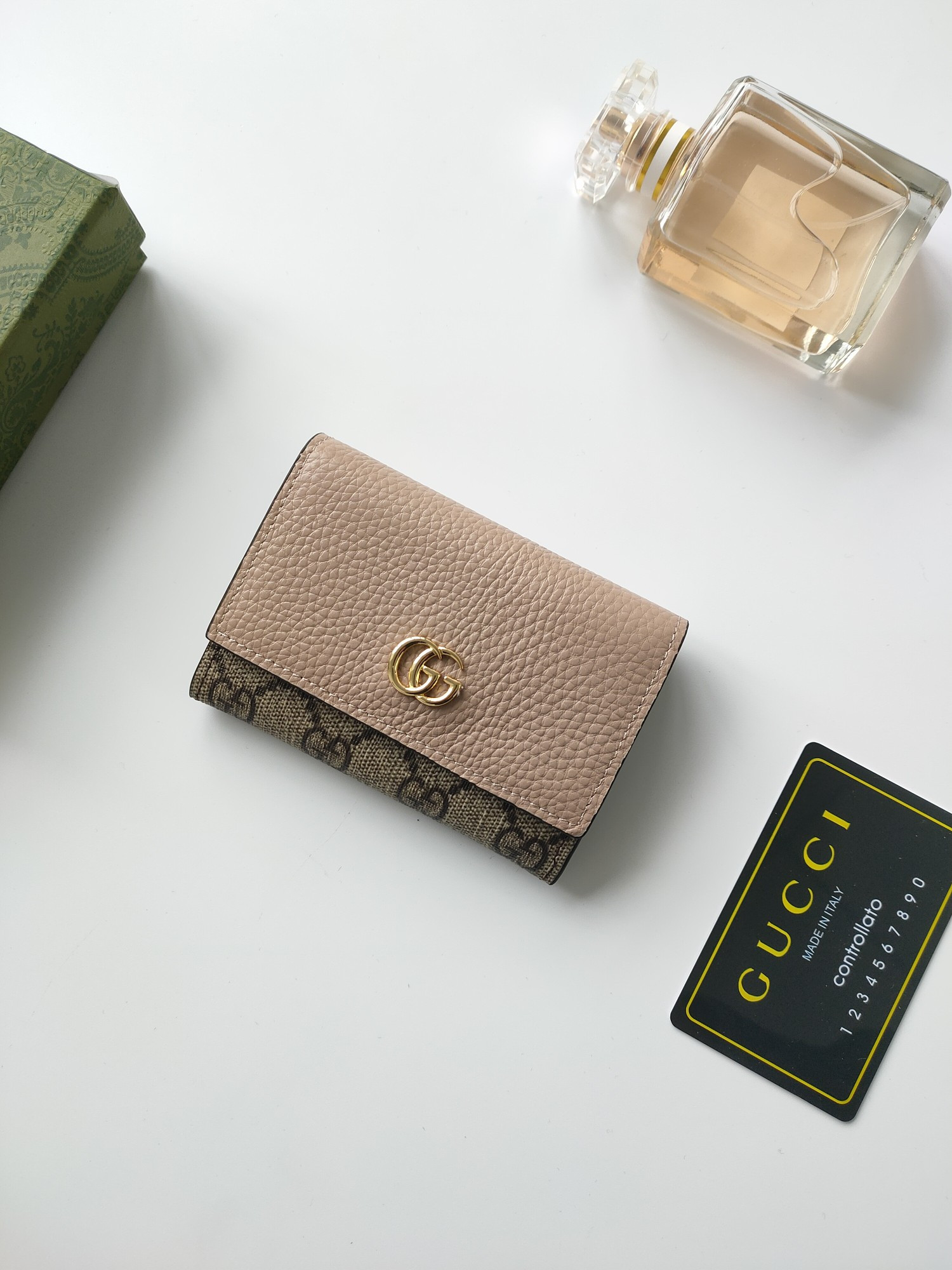 G*u*i gg  card case wallet