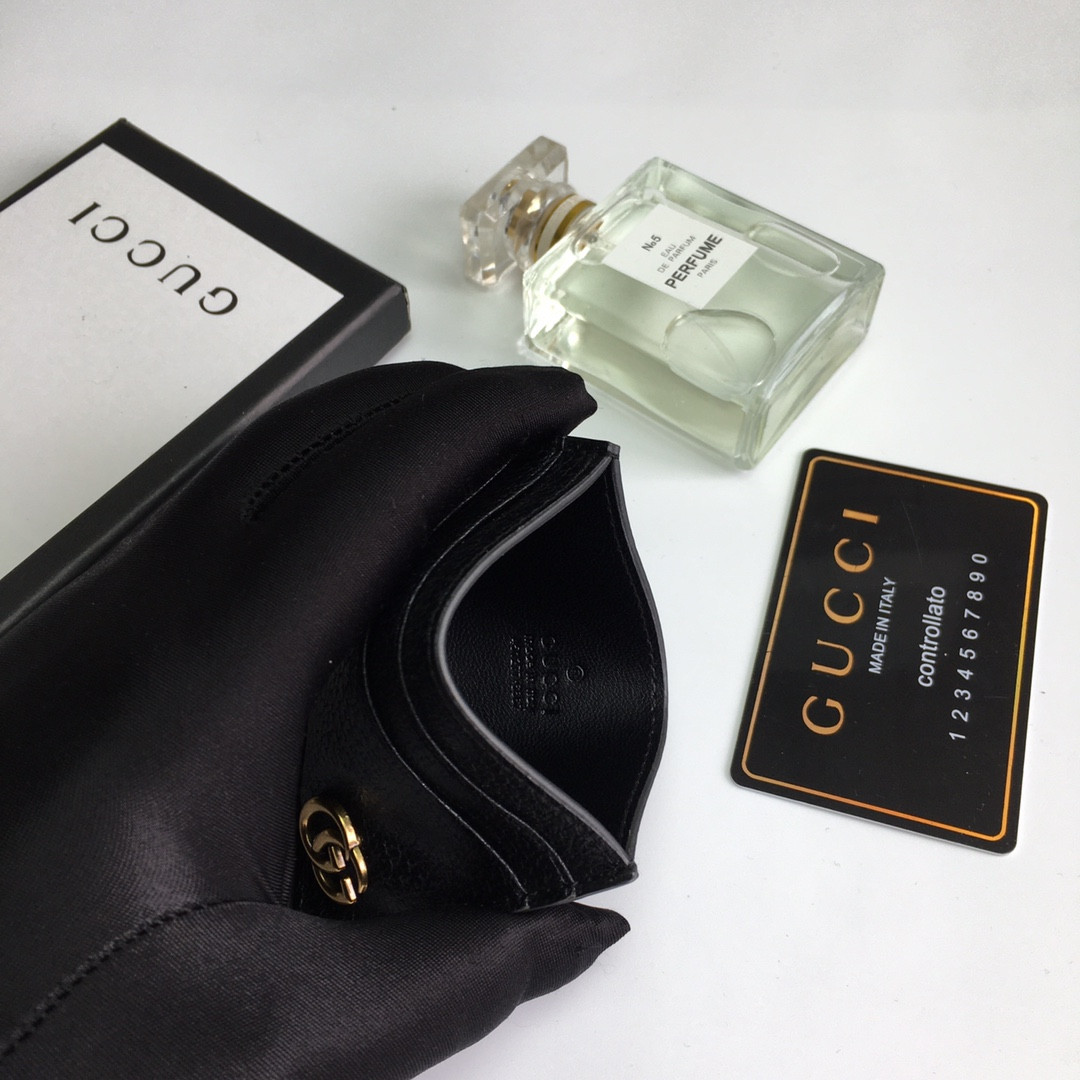 G*u*i gg  card case wallet
