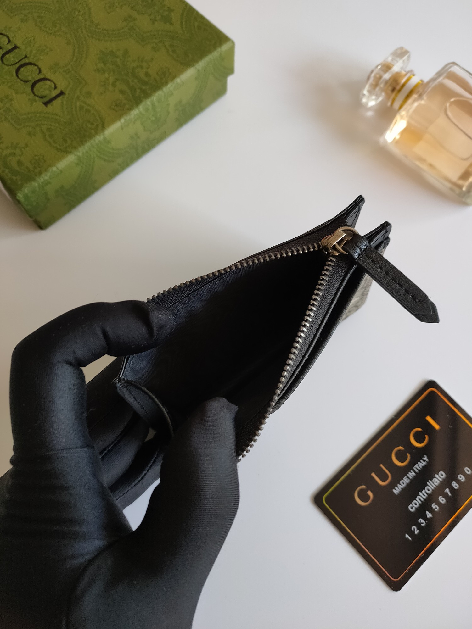 G*u*i gg card case wallet