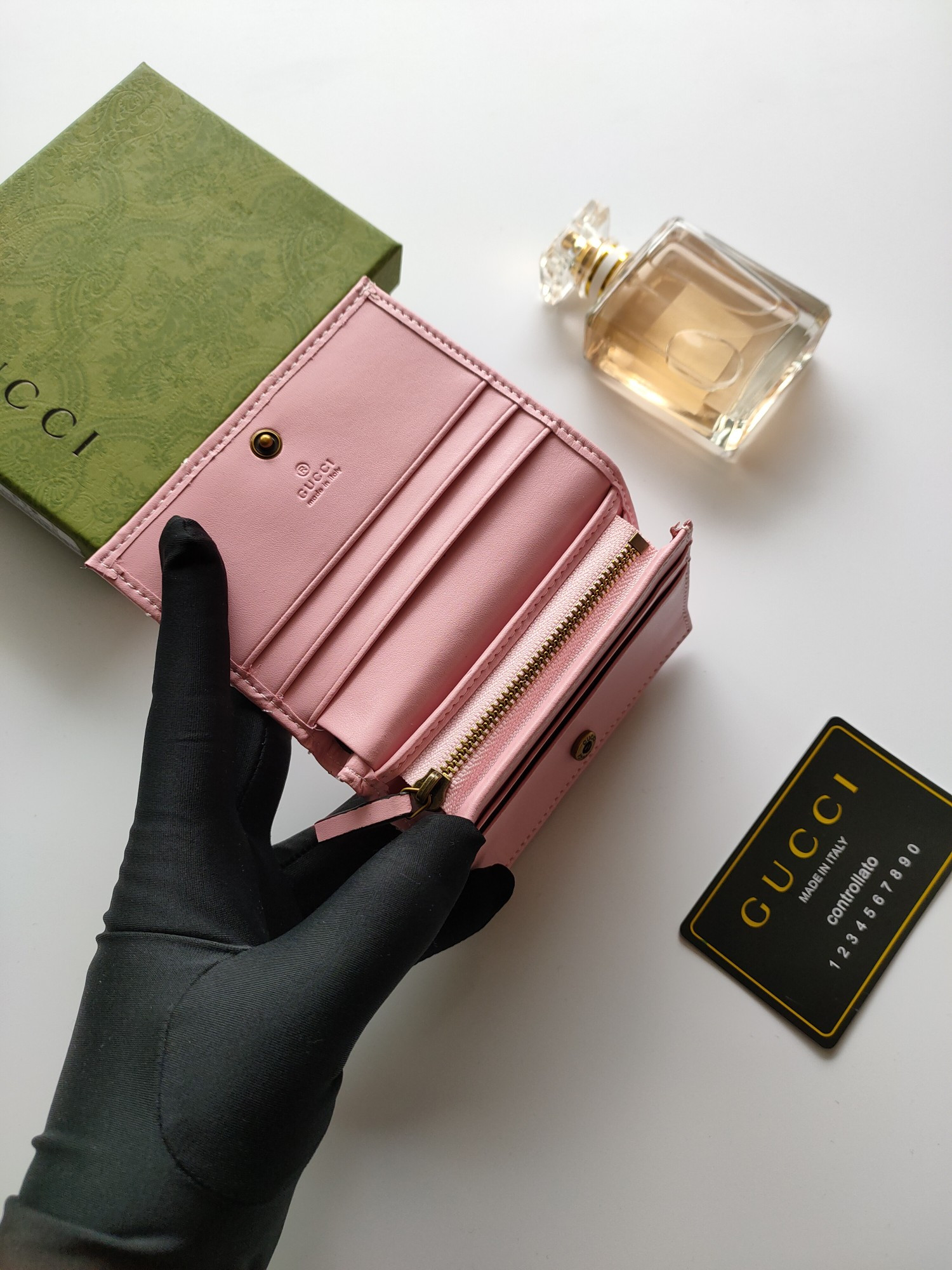 G*u*i gg  card case wallet