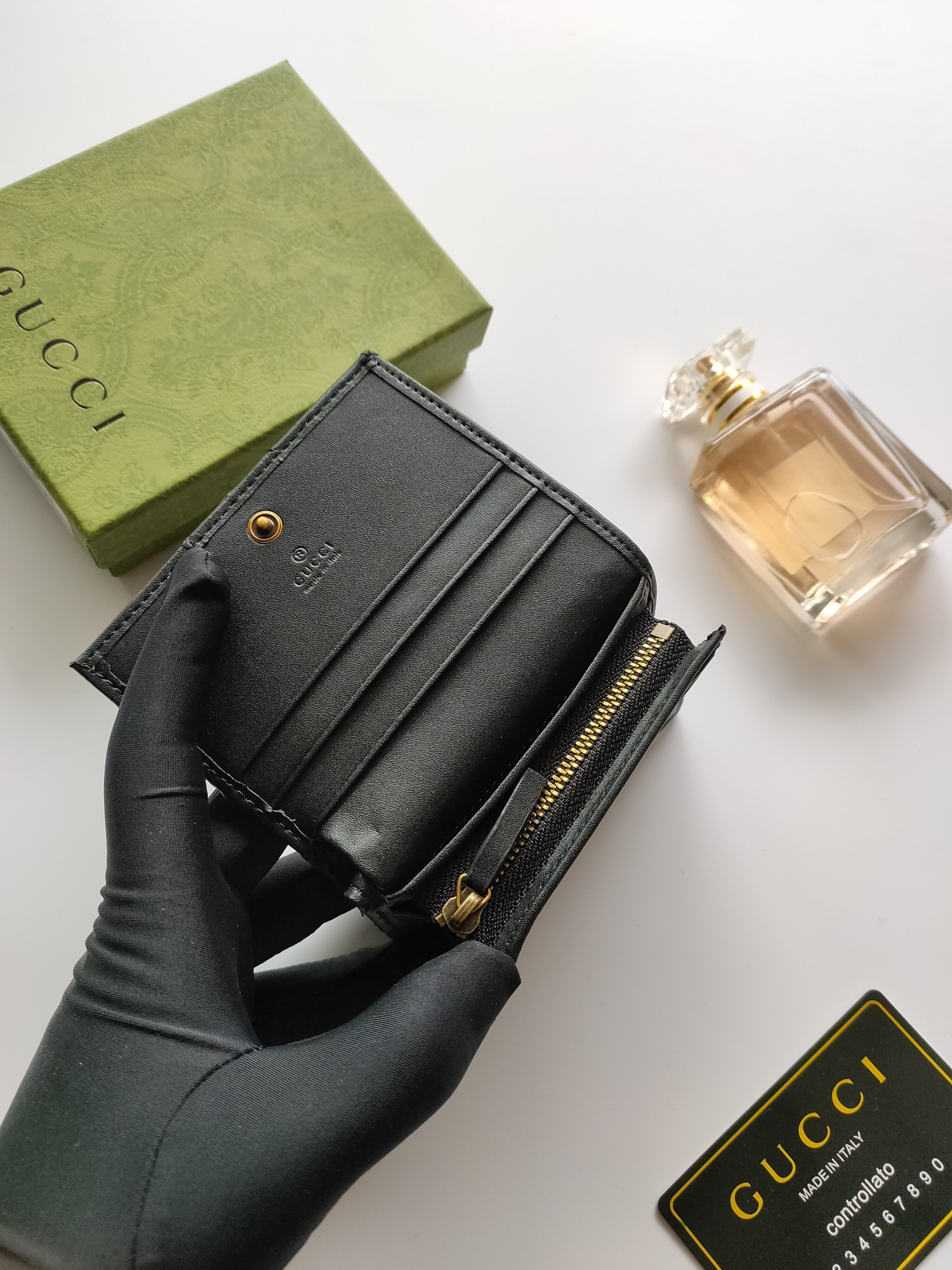 G*u*i gg  card case wallet