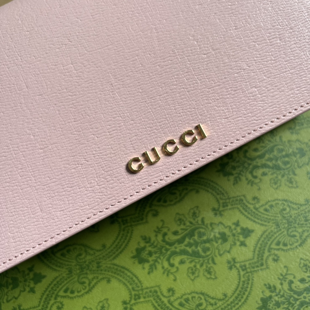 chain wallet with G*u*i script pink 7.8"w x 5"h x 1.6"d