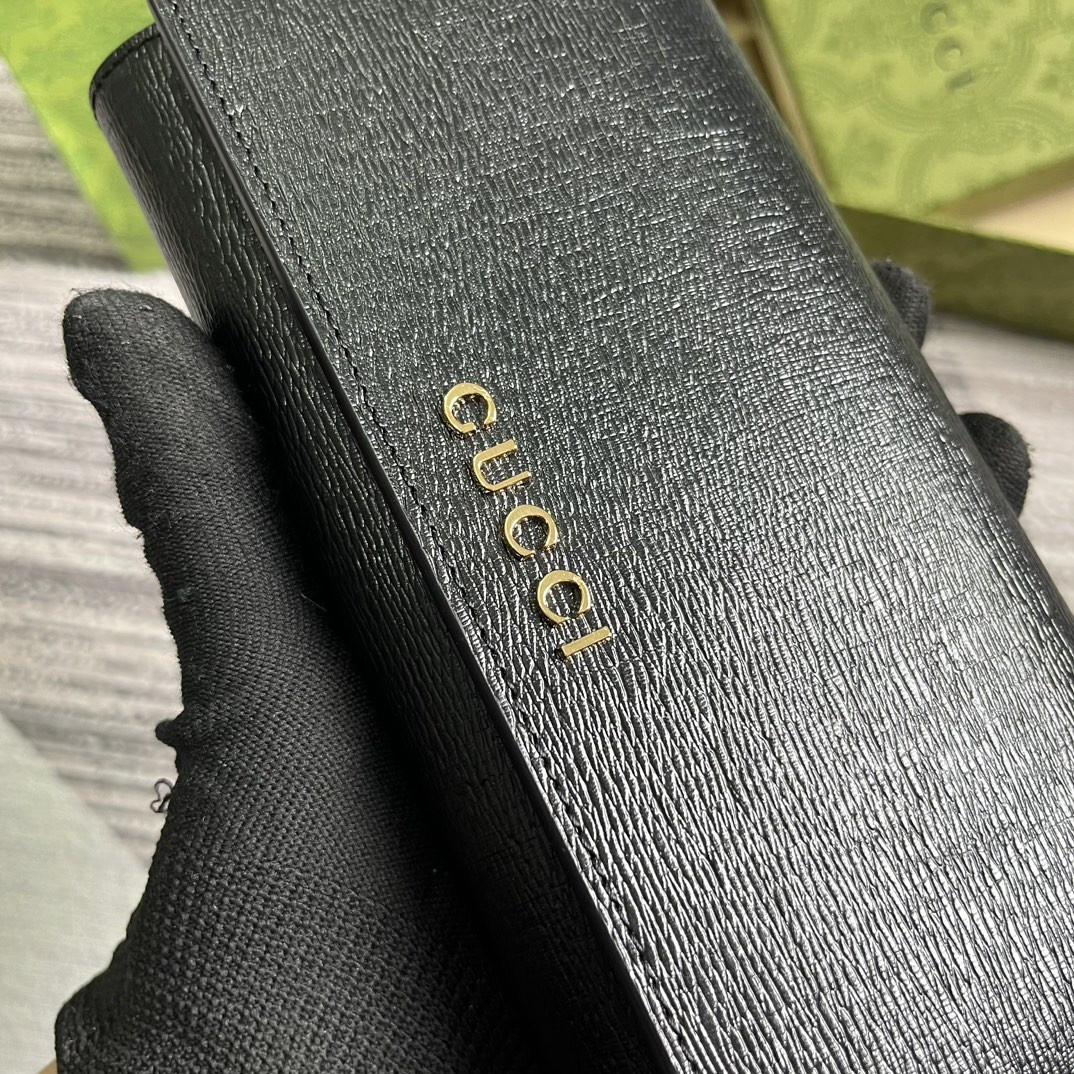 continental wallet with G*u*i script 7.5"w x 4"h x 1.4"d