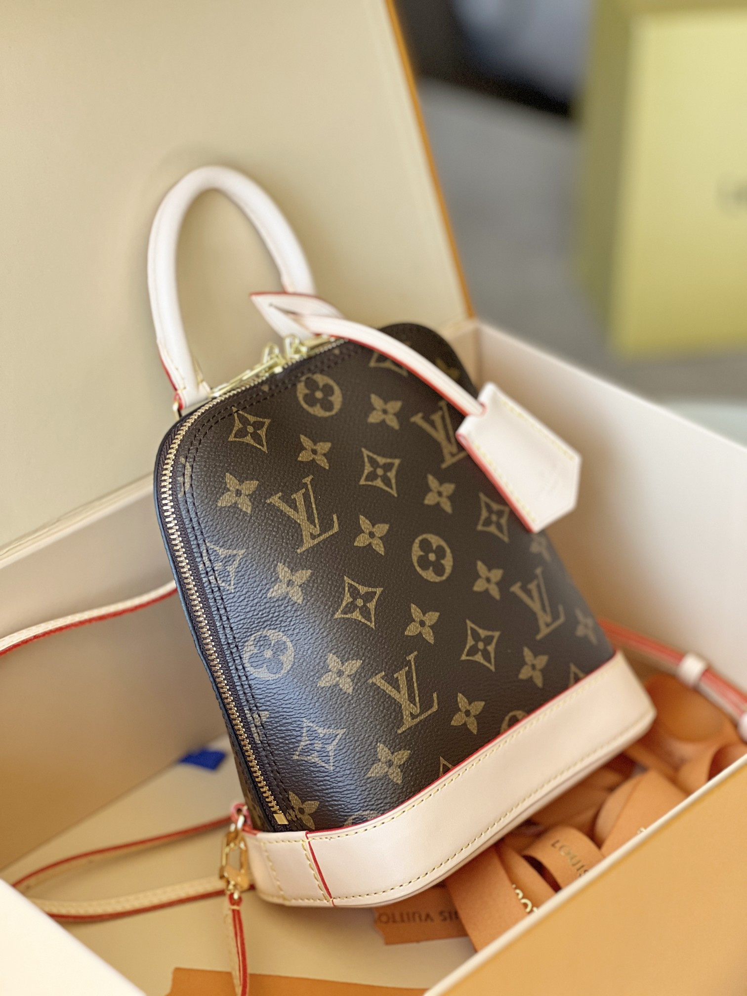 l0*is V*t0n m47132 alma backpack 15 x 20 x 10 cm