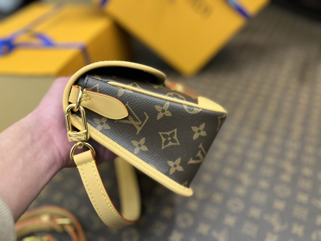 LV M45985 Diane 9.4 x 5.9 x 3.5 inches