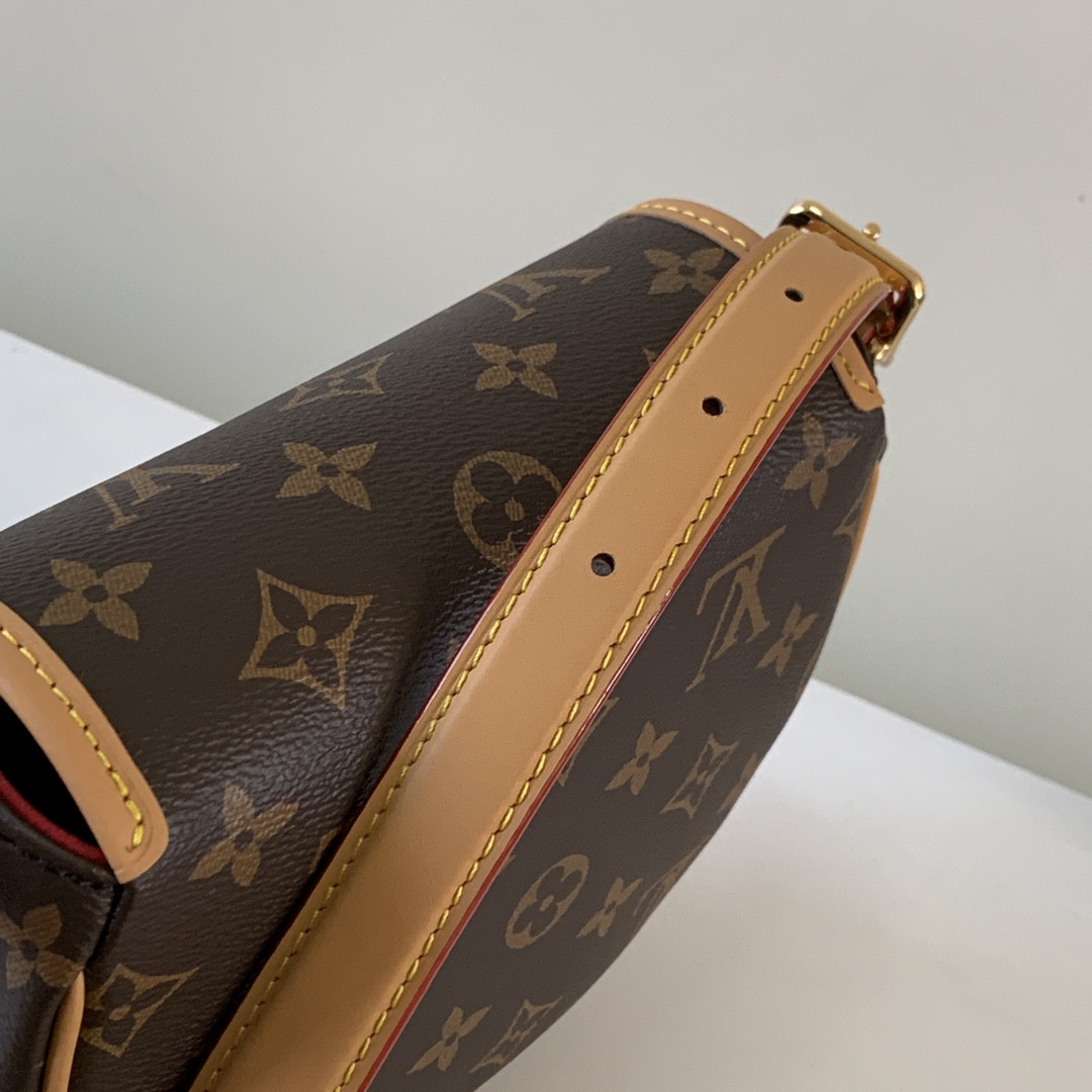 LV M44860 18 x 15 x 8 CM