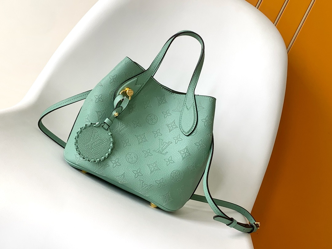 LV Blossom M24930 20.0 x 20.0 x 12.5 CM