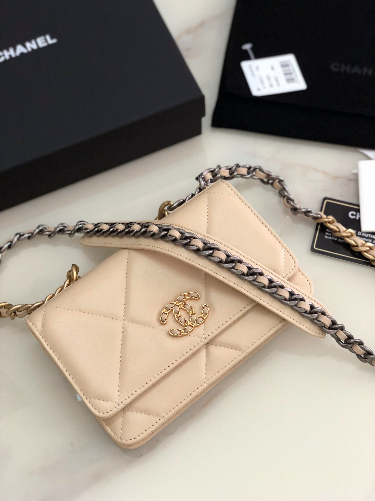 Ch*el classic wallet on chain 4.8 × 7.5 × 1.4 in